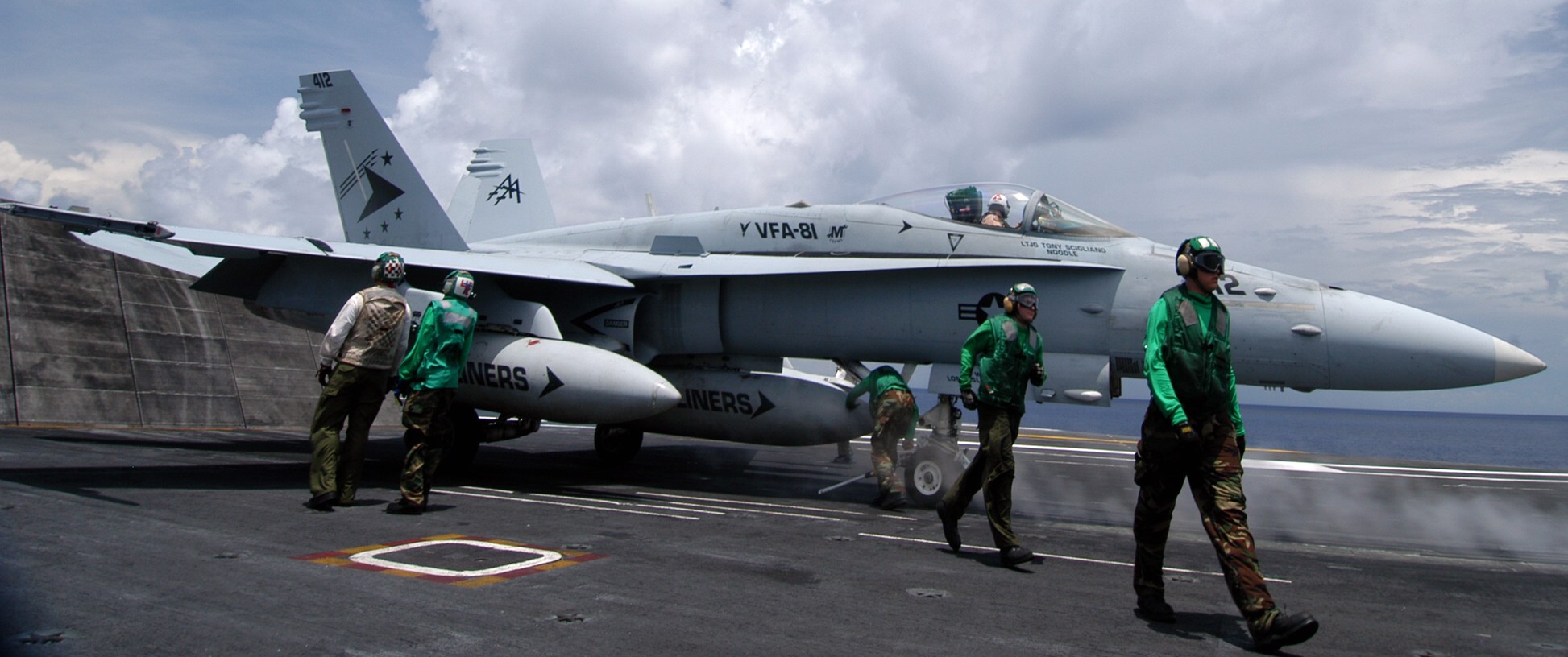 vfa-81 sunliners strike fighter squadron f/a-18c hornet cvw-17 cv-67 uss john f. kennedy 05