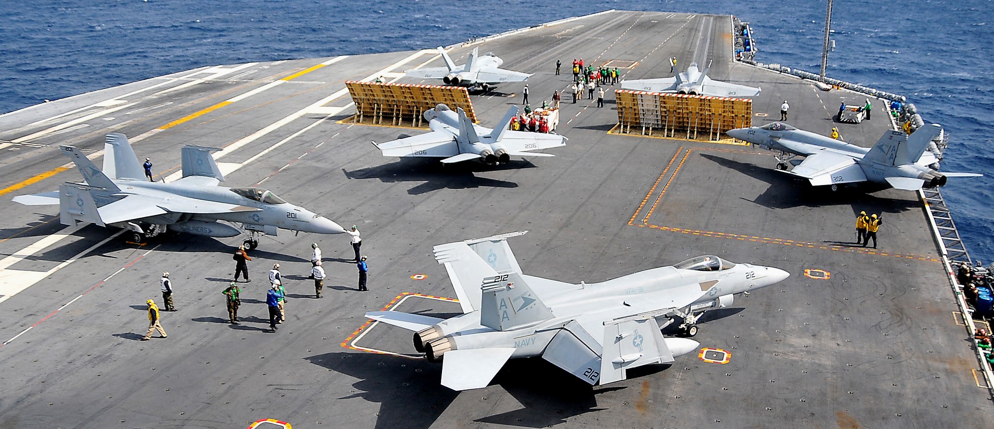 vfa-81 sunliners strike fighter squadron f/a-18e super hornet cvw-17 cvn-70 uss carl vinson 10