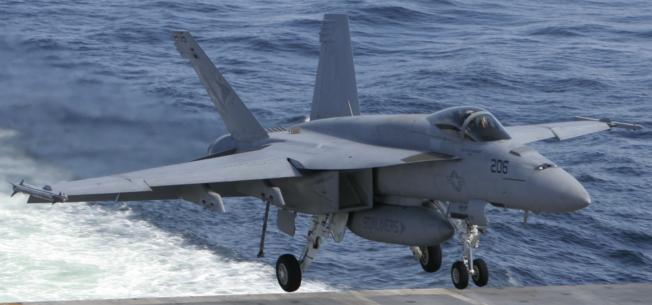 vfa-81 sunliners strike fighter squadron f/a-18e super hornet cvw-17 cvn-70 uss carl vinson 14