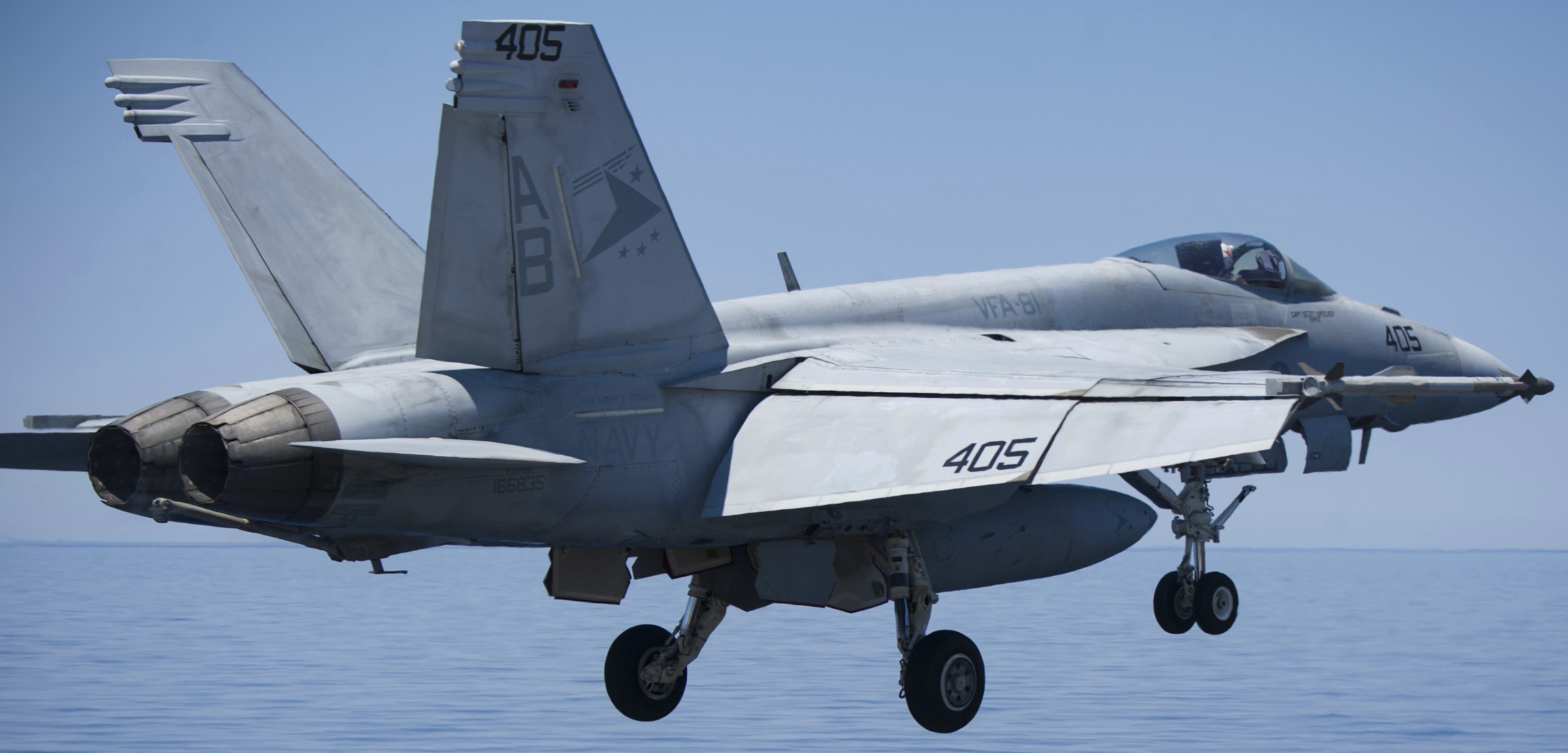 vfa-81 sunliners strike fighter squadron f/a-18e super hornet cvw-1 cvn-75 uss harry s. truman 62