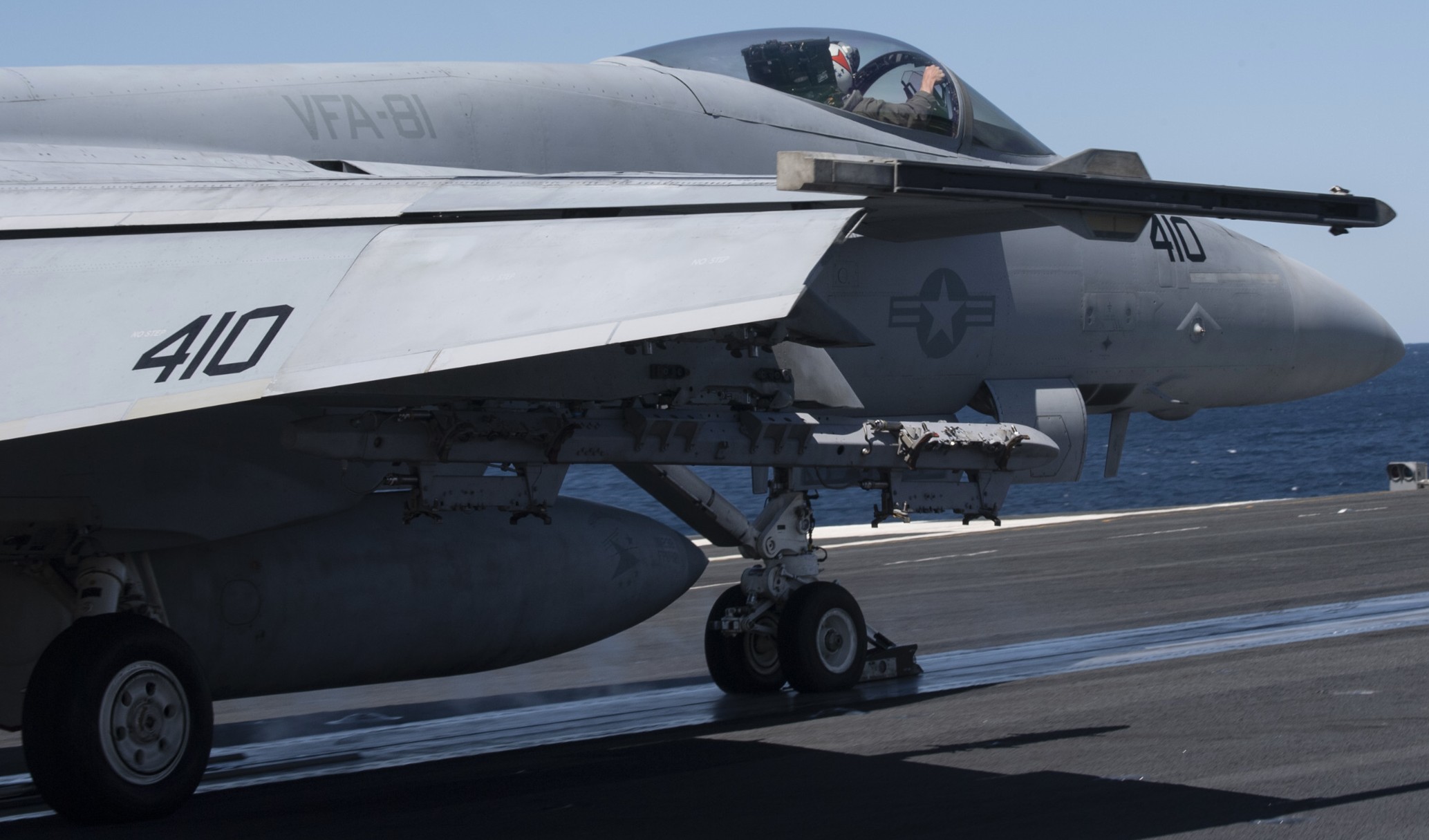 vfa-81 sunliners strike fighter squadron f/a-18e super hornet cvw-1 cvn-75 uss harry s. truman 70