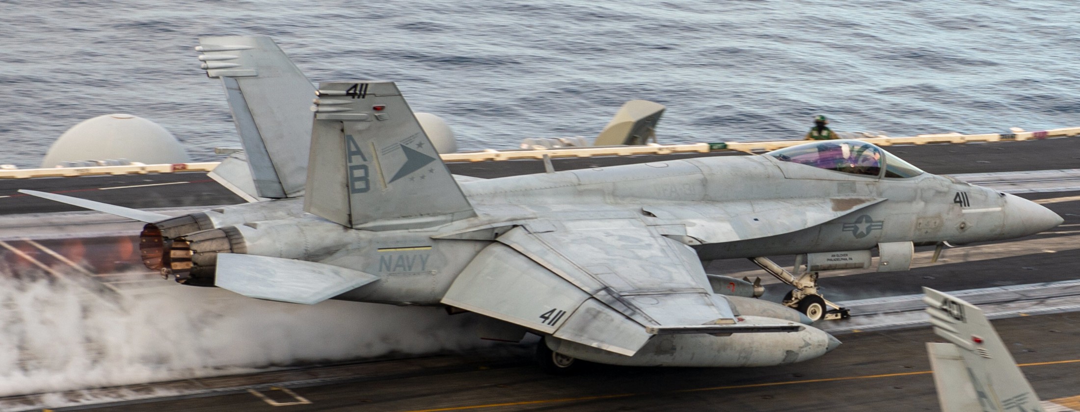 vfa-81 sunliners strike fighter squadron f/a-18e super hornet cvw-1 cvn-75 uss harry s. truman 82