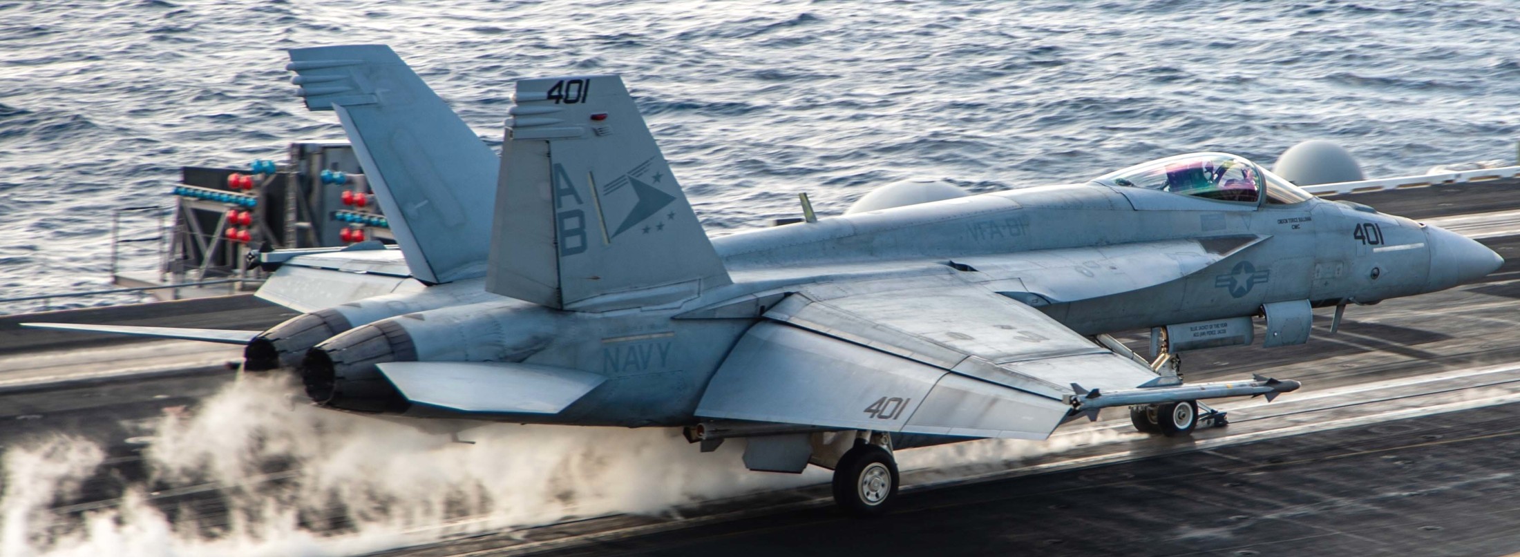 vfa-81 sunliners strike fighter squadron f/a-18e super hornet cvw-1 cvn-75 uss harry s. truman 88