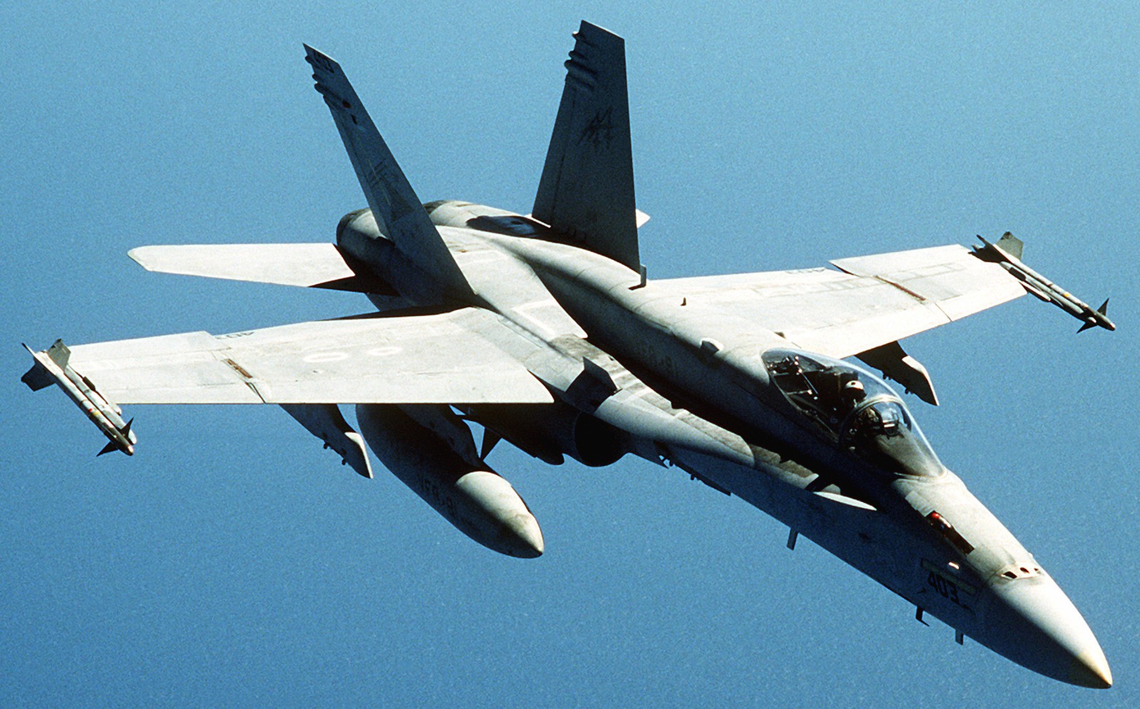 vfa-81 sunliners strike fighter squadron f/a-18c hornet cvw-17 cv-60 uss saratoga 106