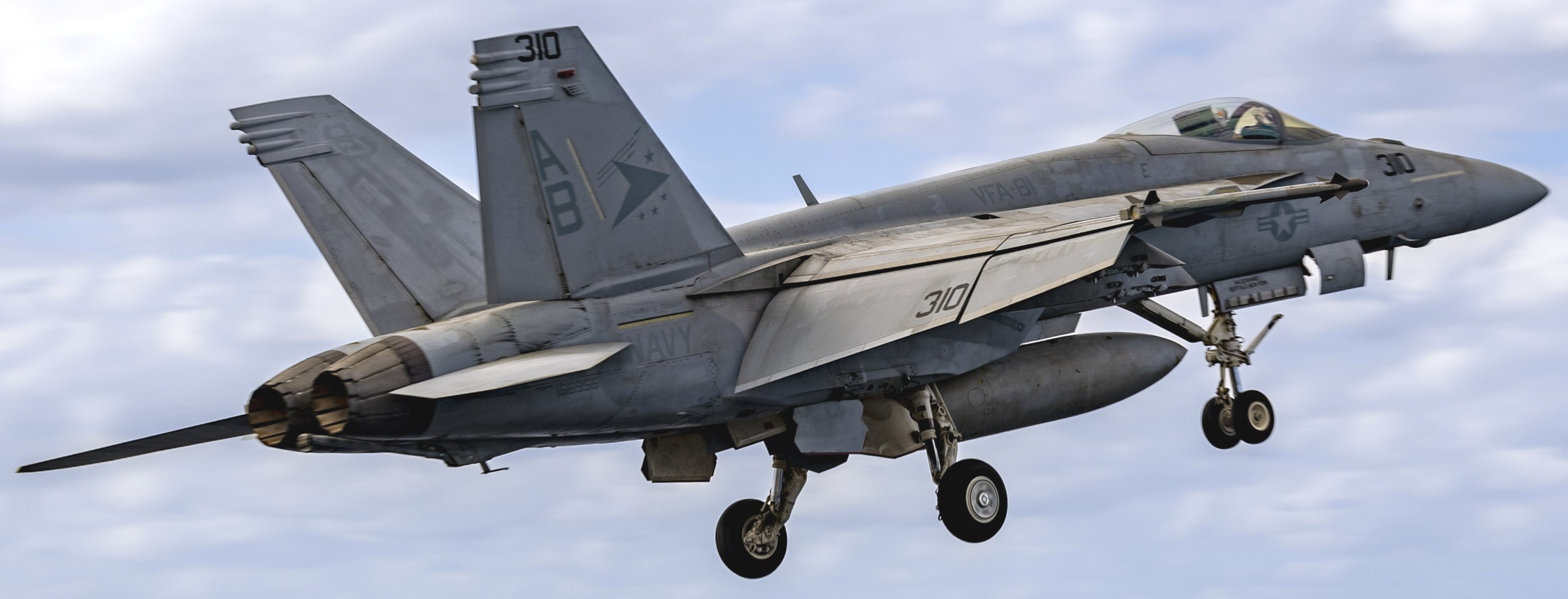 vfa-81 sunliners strike fighter squadron f/a-18e super hornet cvw-1 cvn-75 uss harry s. truman 2024 131
