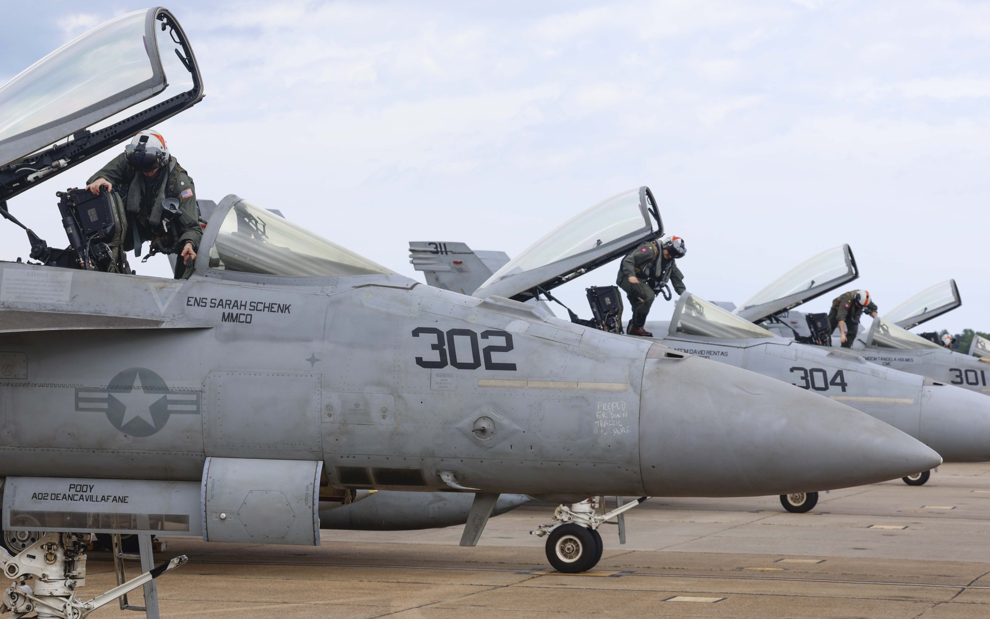 vfa-81 sunliners strike fighter squadron f/a-18e super hornet returning nas oceana truman 2025 141