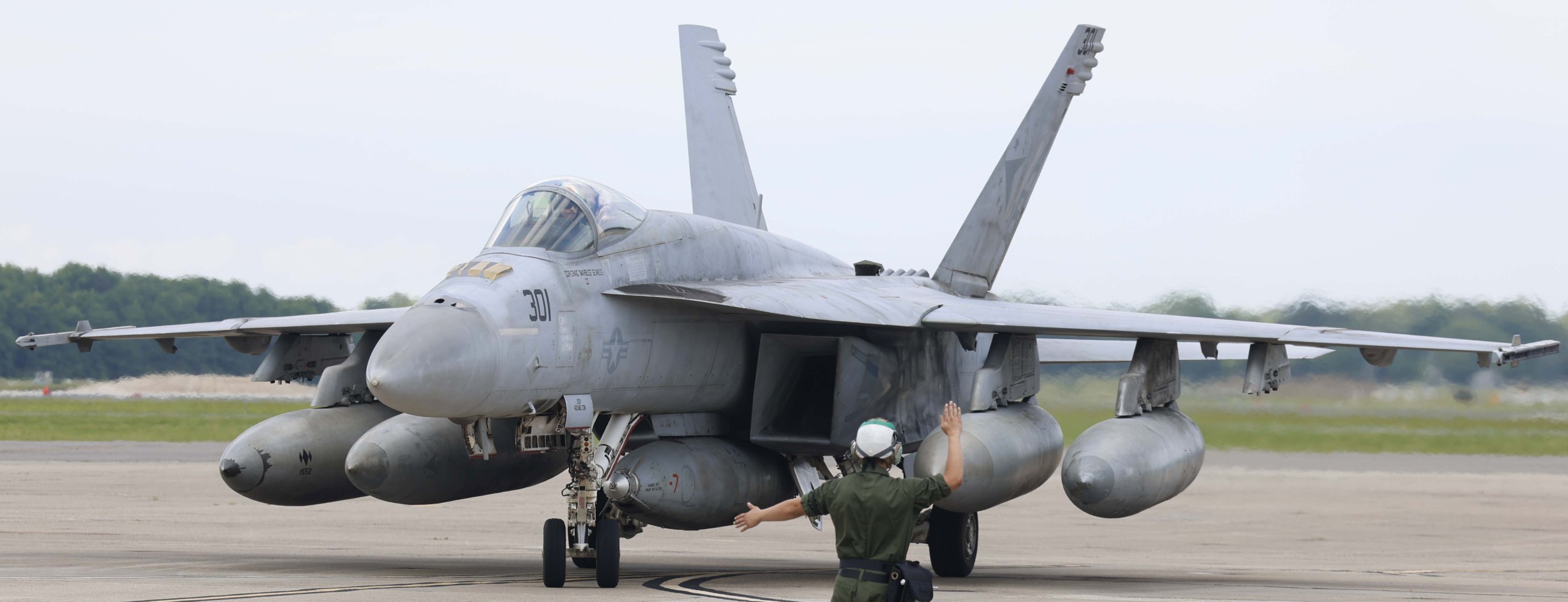 vfa-81 sunliners strike fighter squadron f/a-18e super hornet returning nas oceana 2025 143