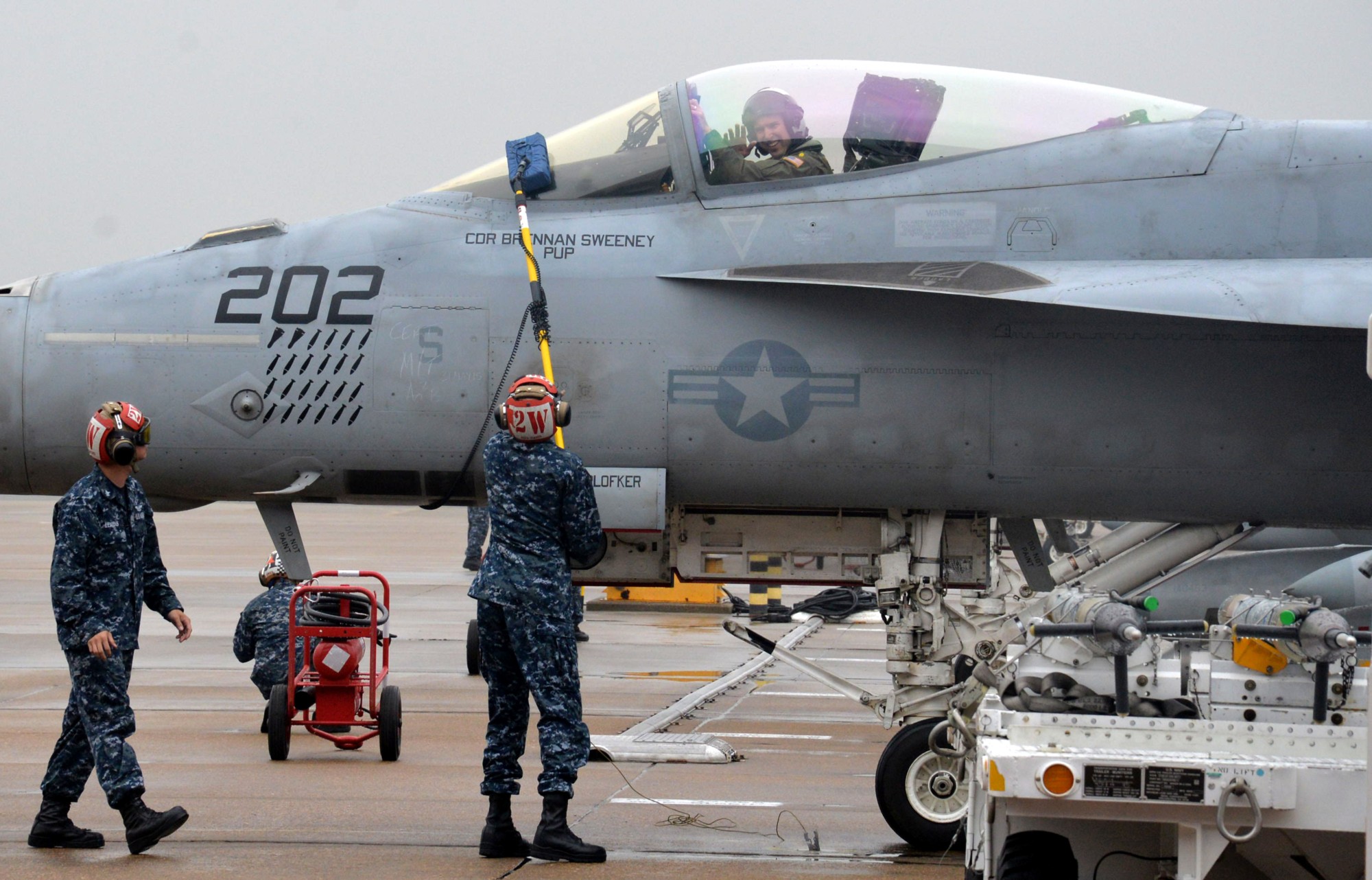 vfa-81 sunliners strike fighter squadron f/a-18e super hornet cvw-1 nas oceana virginia 16p