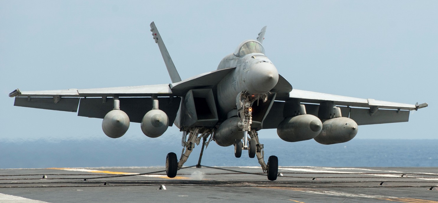 vfa-81 sunliners strike fighter squadron f/a-18e super hornet cvw-17 cvn-70 uss carl vinson 30p