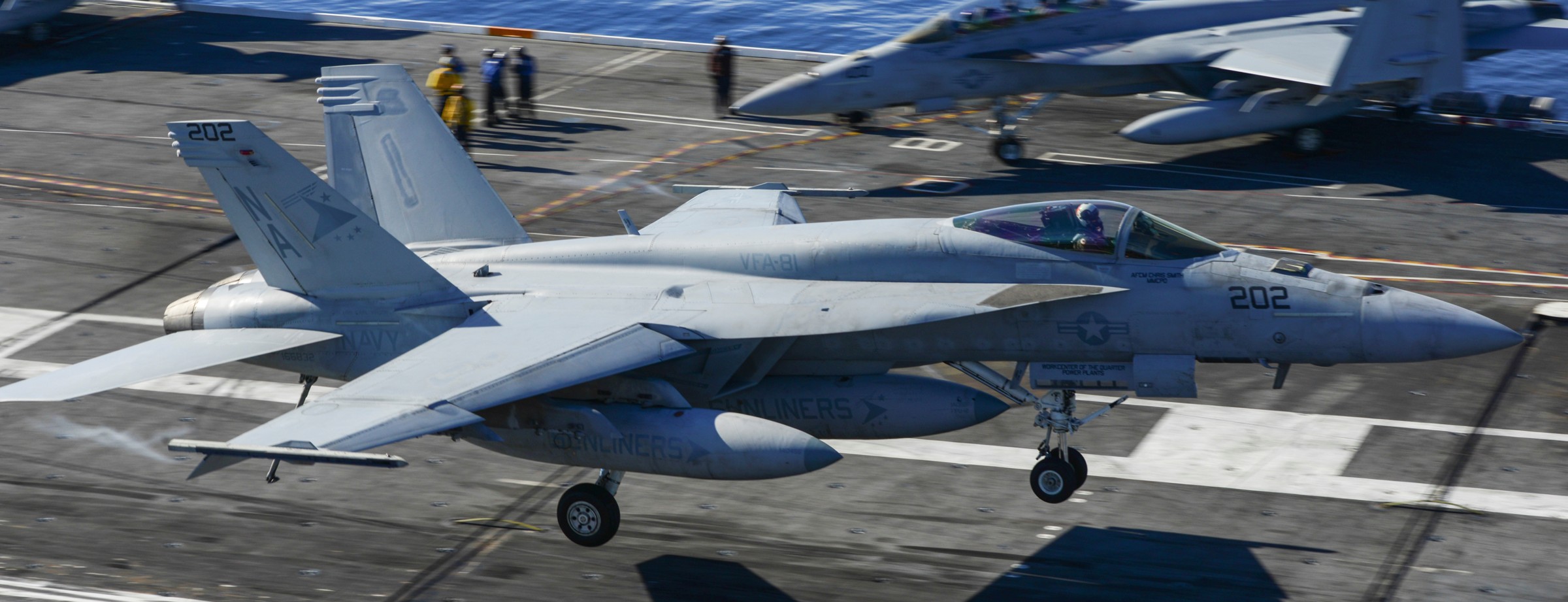 vfa-81 sunliners strike fighter squadron f/a-18e super hornet cvw-17 cvn-70 uss carl vinson 40p