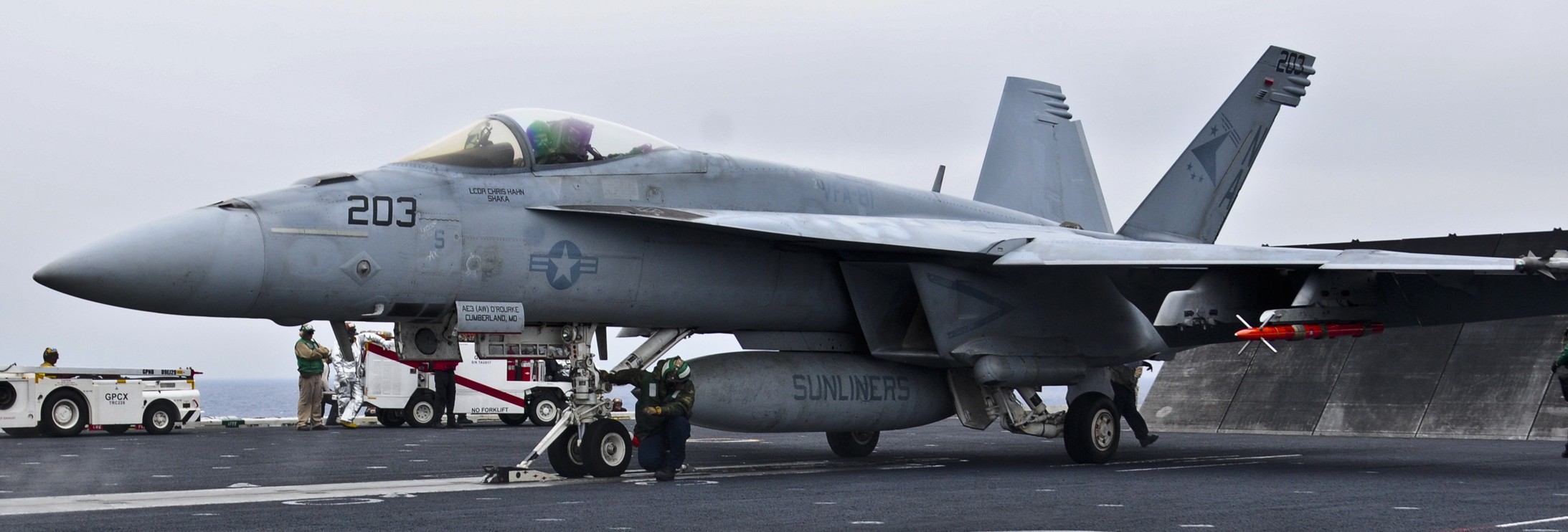 vfa-81 sunliners strike fighter squadron f/a-18e super hornet cvw-17 cvn-70 uss carl vinson 42p