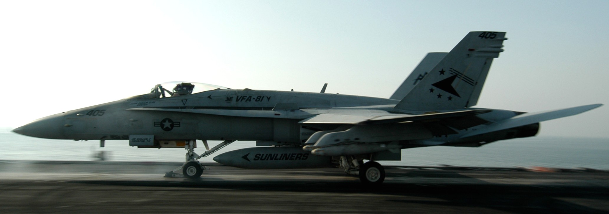 vfa-81 sunliners strike fighter squadron f/a-18c hornet cvw-17 cv-67 uss john f. kennedy 72p