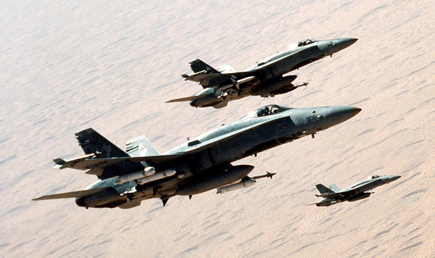 vfa-83 rampagers strike fighter squadron f/a-18c hornet cvw-17 uss saratoga cv-60 desert storm 1991 06