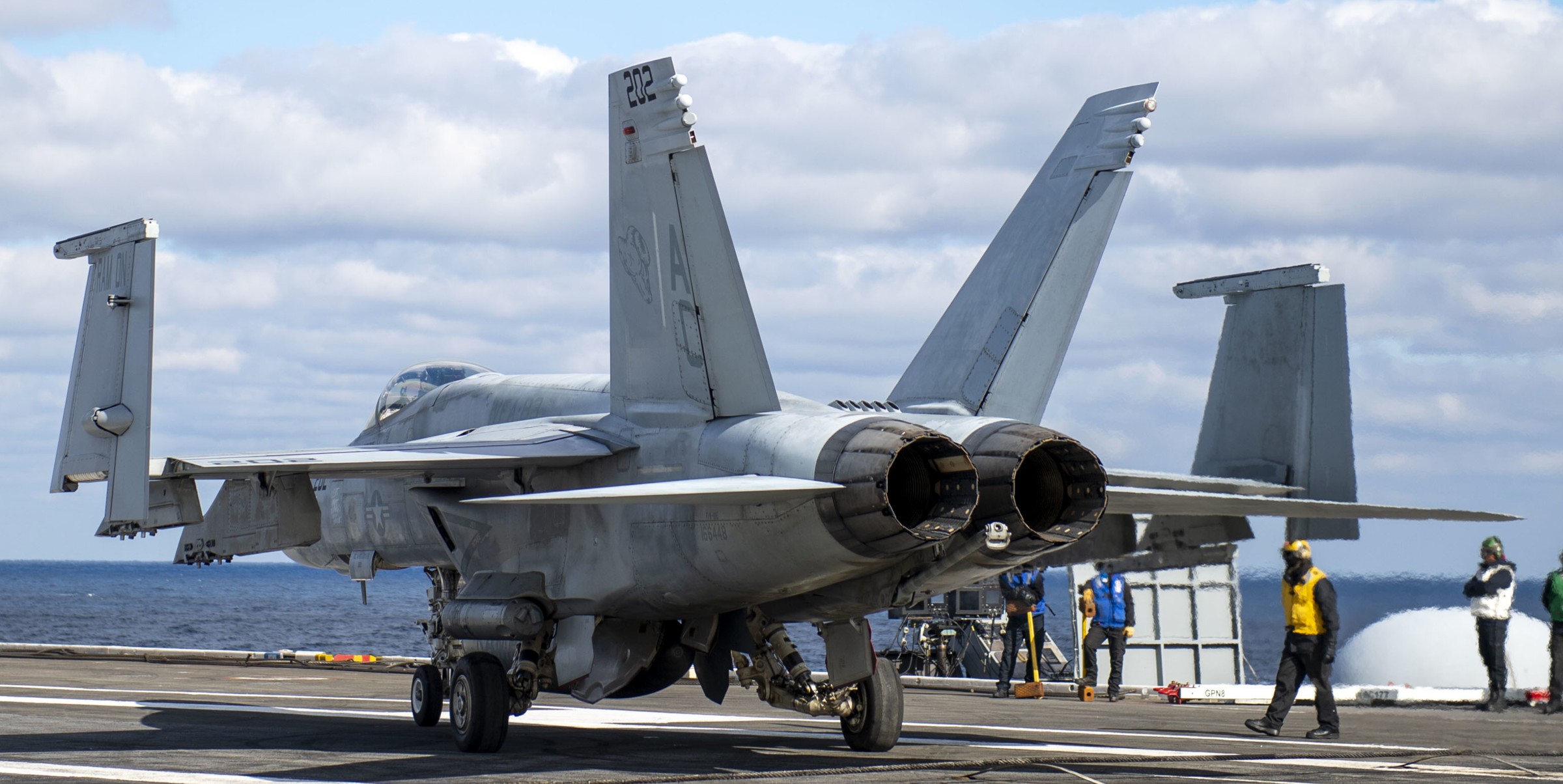 vfa-83 rampagers strike fighter squadron f/a-18e super hornet cvw-3 uss dwight d. eisenhower cvn-69 86