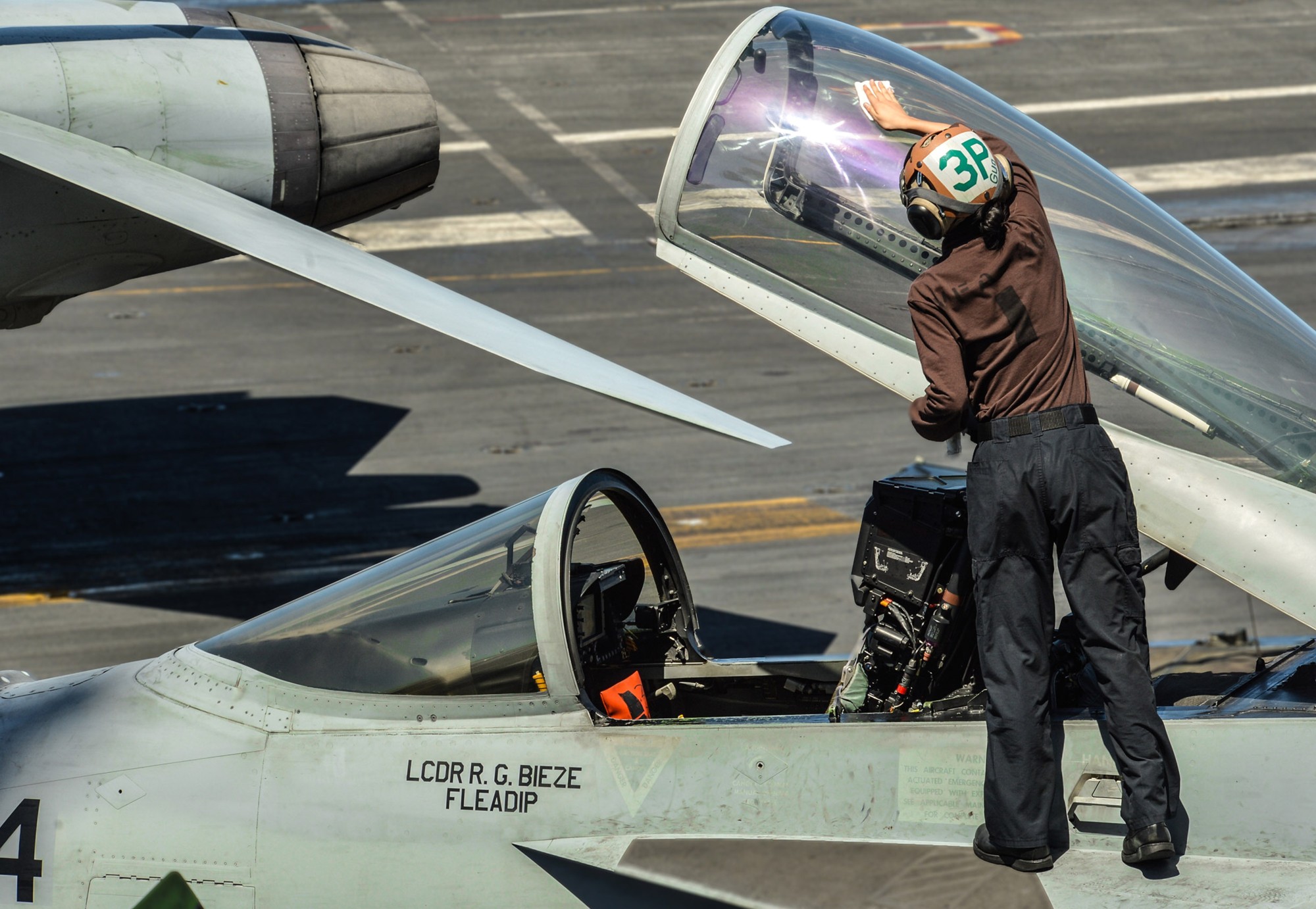 vfa-86 sidewinders strike fighter squadron f/a-18e super hornet cvw-2 uss ronald reagan cvn-76 navy 32