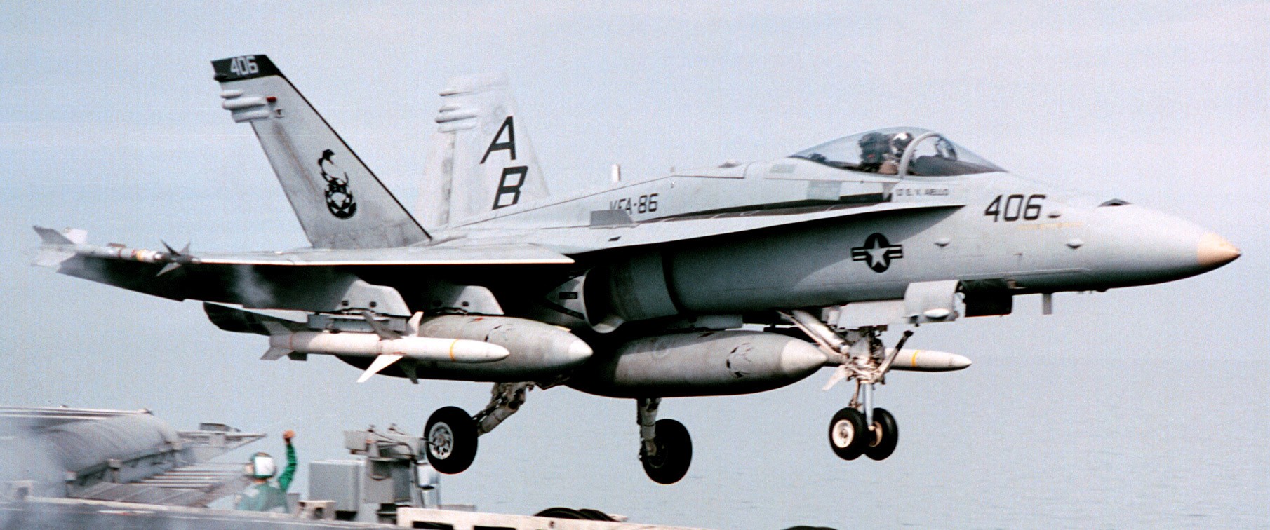 vfa-86 sidewinders strike fighter squadron f/a-18c hornet cvw-1 uss george washington cvn-73 navy agm-88 harm 115