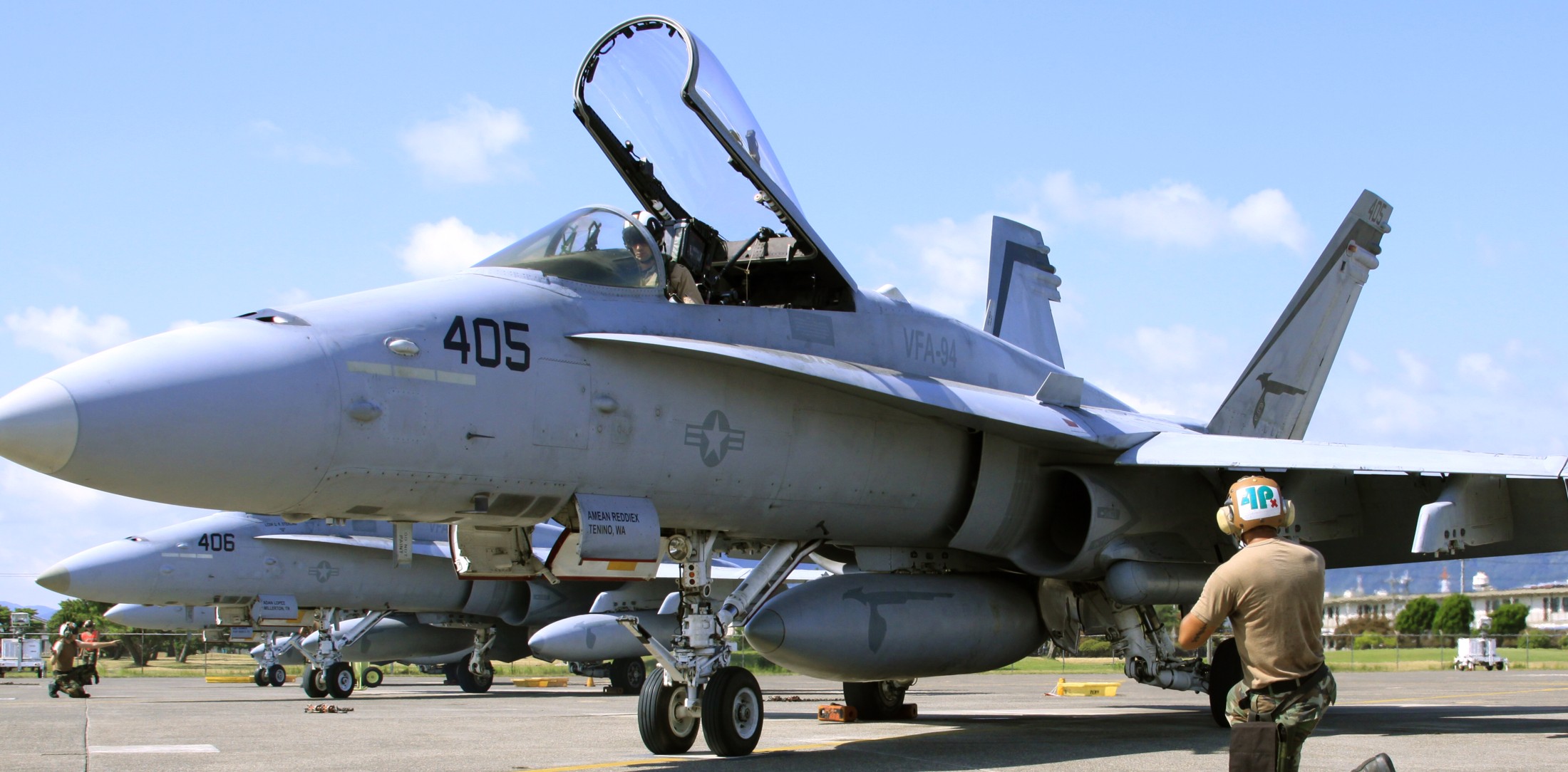 vfa-94 mighty shrikes strike fighter squadron f/a-18c hornet us navy kadena air base japan 06