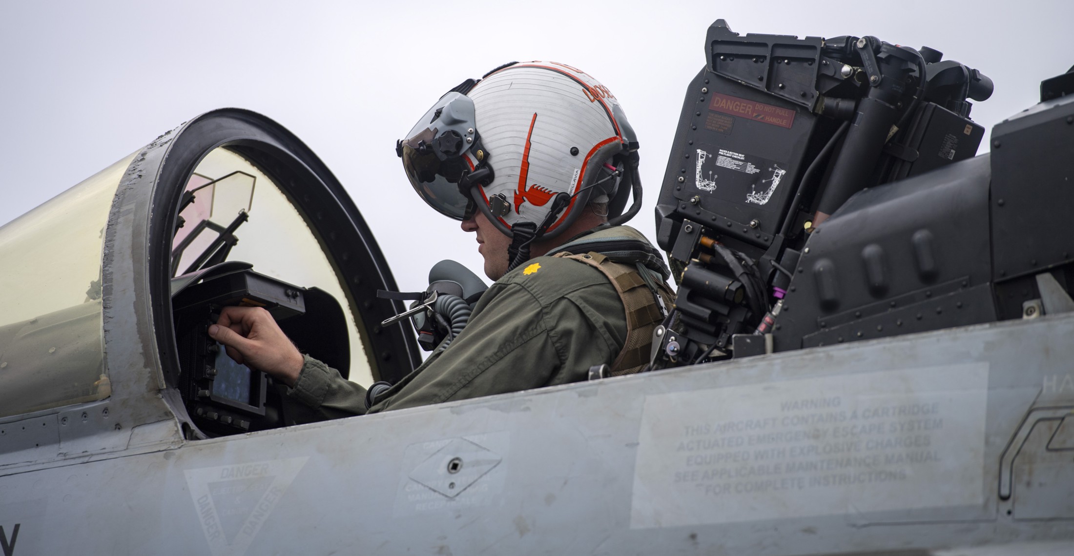 vfa-94 mighty shrikes strike fighter squadron f/a-18f super hornet cvw-17 cvn-68 uss nimitz cockpit 127