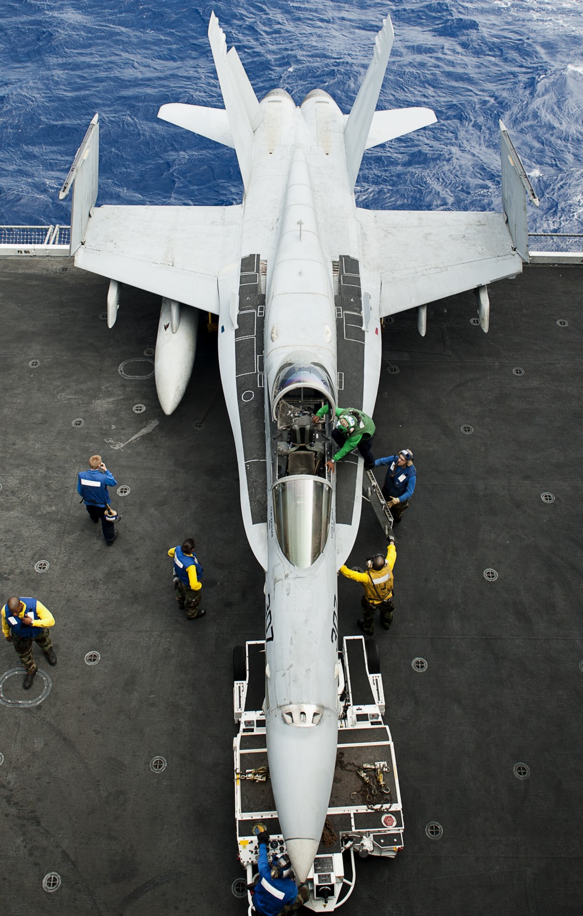 vfa-97 warhawks strike fighter squadron f/a-18c hornet cvw-9 uss john c. stennis cvn-74 us navy 15