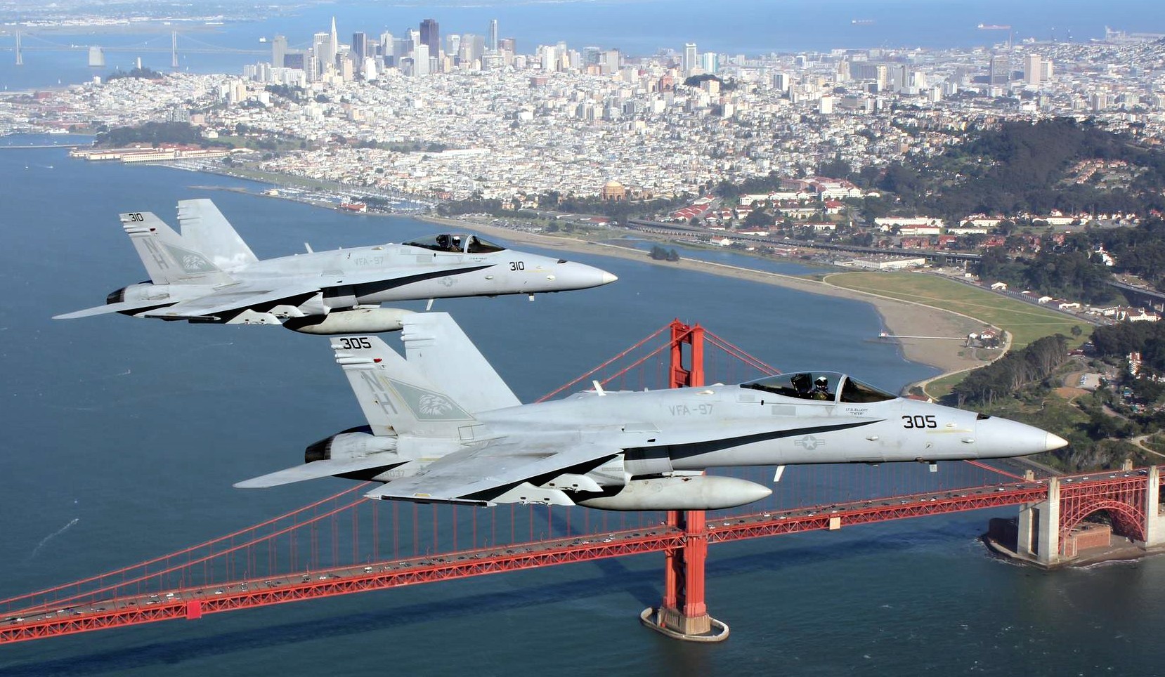 vfa-97 warhawks strike fighter squadron f/a-18c hornet us navy golden gate bridge san francisco 78p