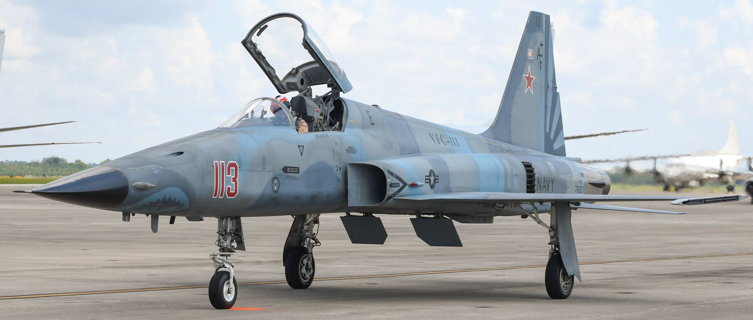 vfc-111 sun downers fighter squadron composite us navy f-5n tiger ii adversary 18