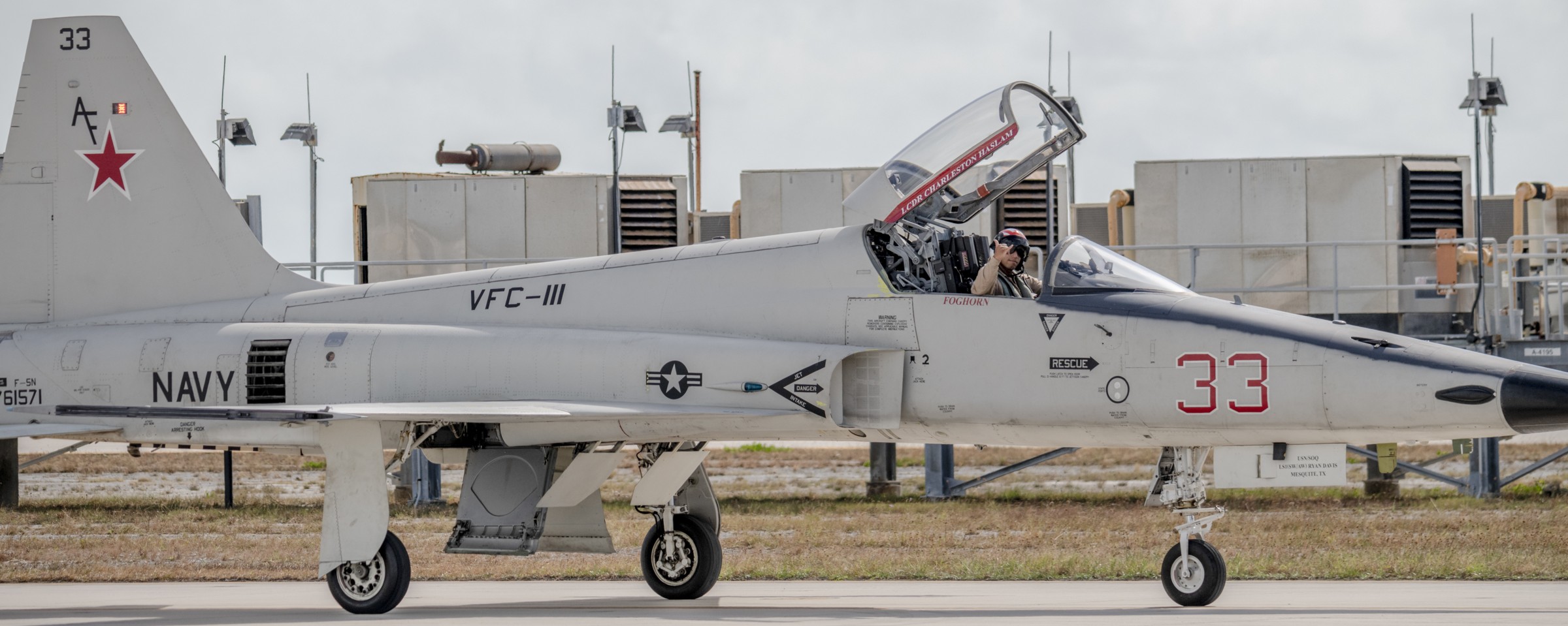 vfc-111 sun downers fighter squadron composite us navy f-5n tiger ii adversary 21