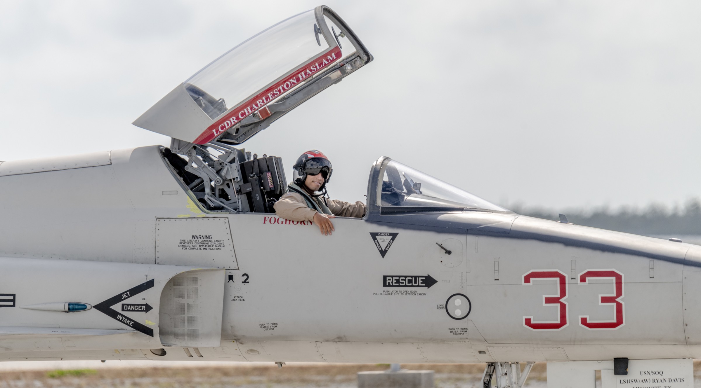vfc-111 sun downers fighter squadron composite us navy f-5n tiger ii adversary 22