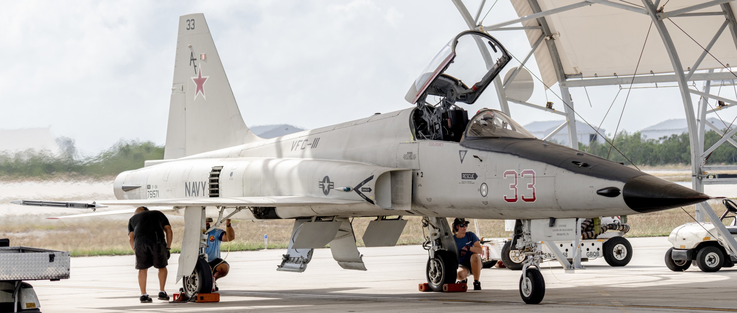 vfc-111 sun downers fighter squadron composite us navy f-5n tiger ii adversary 23