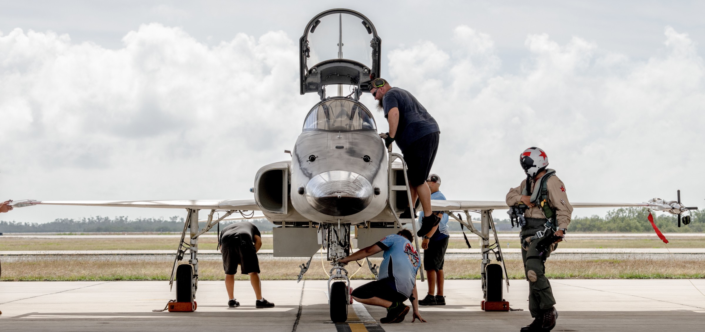 vfc-111 sun downers fighter squadron composite us navy f-5n tiger ii adversary nas key west florida 24