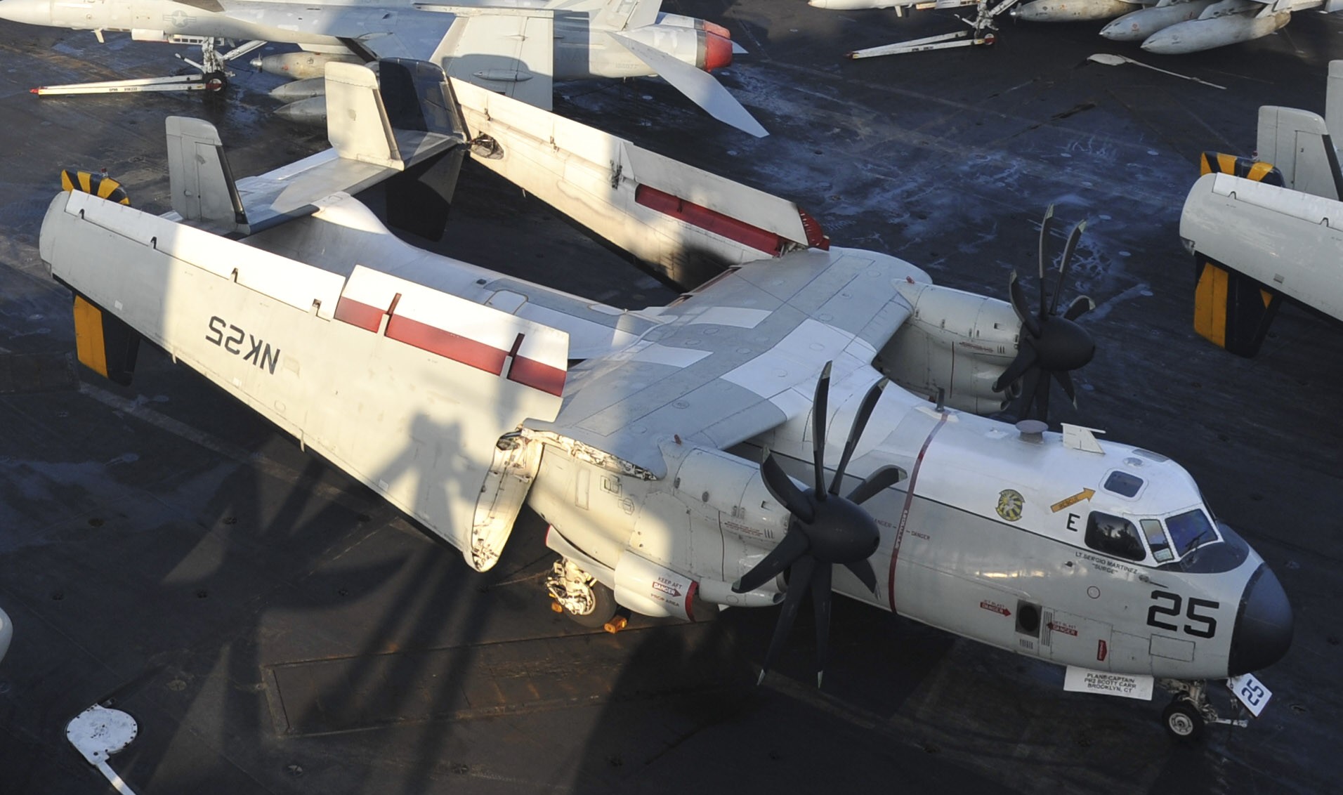 vrc-30 providers fleet logistics support squadron flelogsuppron grumman c-2a greyhound detachment uss nimitz cvn-68 121