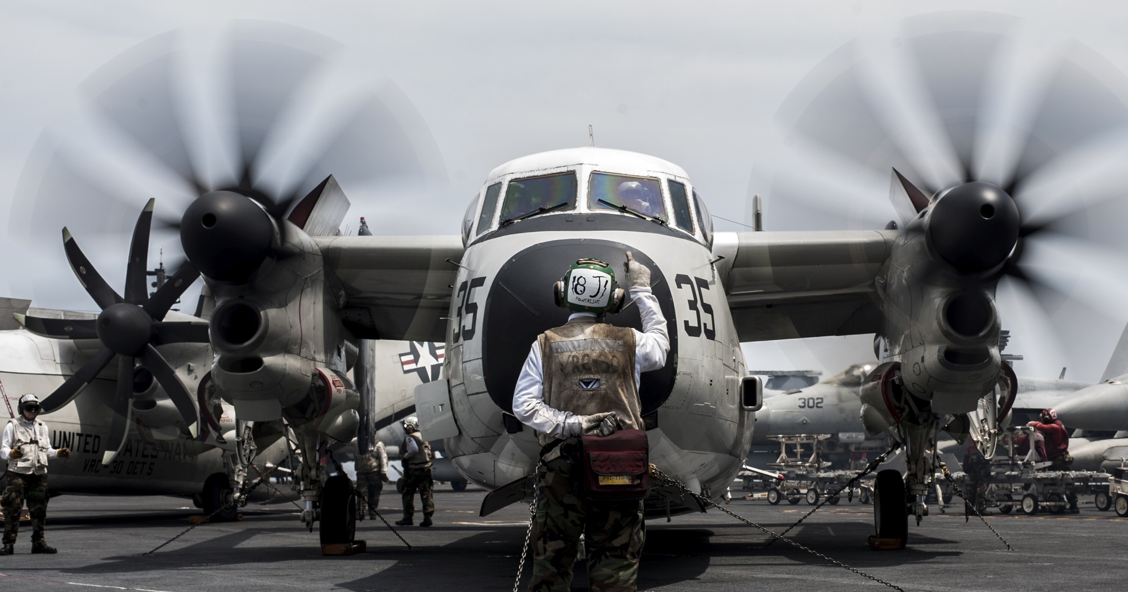 vrc-30 providers fleet logistics support squadron flelogsuppron grumman c-2a greyhound detachment uss george washington cvn-73 124