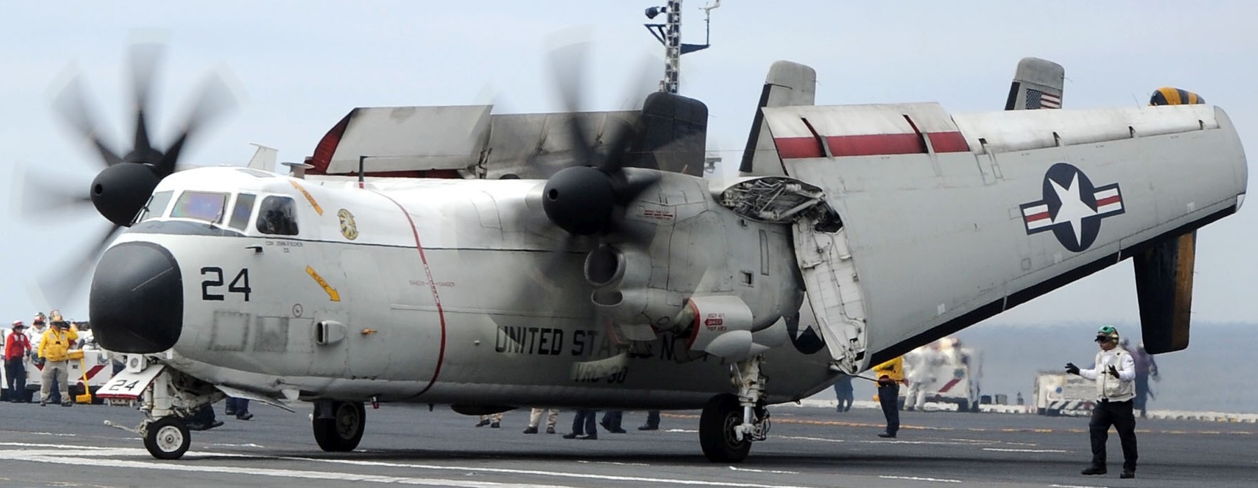 vrc-30 providers fleet logistics support squadron flelogsuppron grumman c-2a greyhound detachment uss ronald reagan cvn-76 139