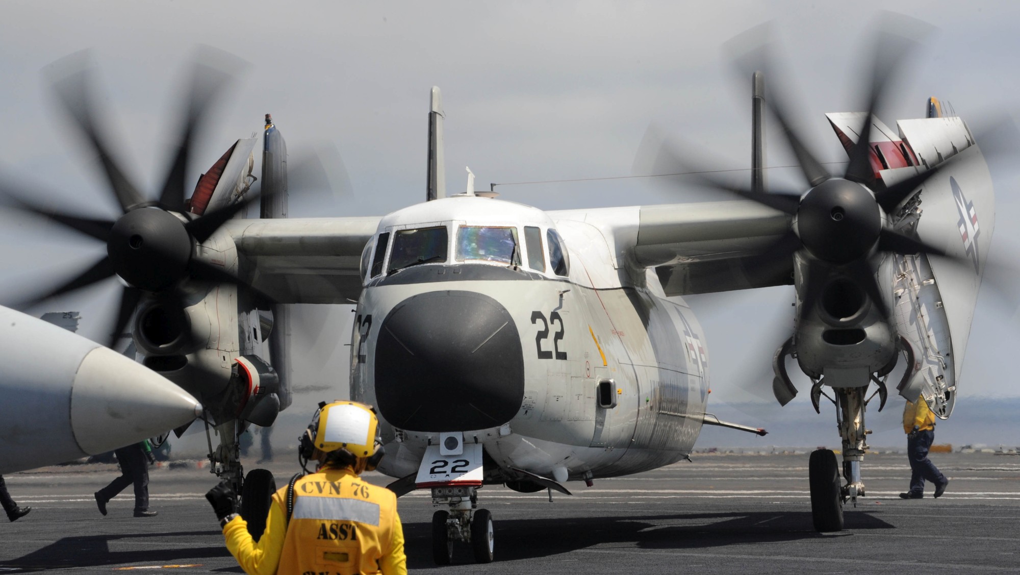 vrc-30 providers fleet logistics support squadron flelogsuppron grumman c-2a greyhound detachment uss ronald reagan cvn-76 141