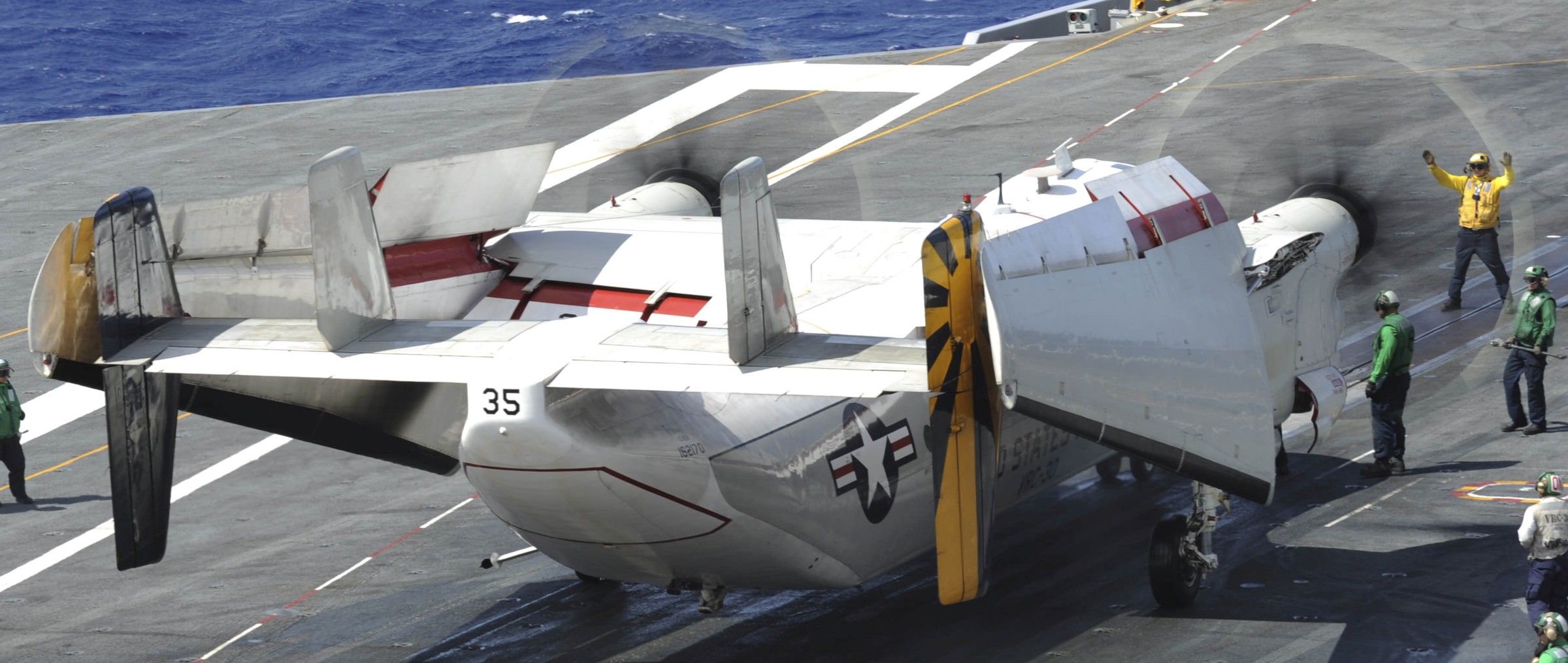 vrc-30 providers fleet logistics support squadron flelogsuppron grumman c-2a greyhound detachment uss nimitz cvn-68155