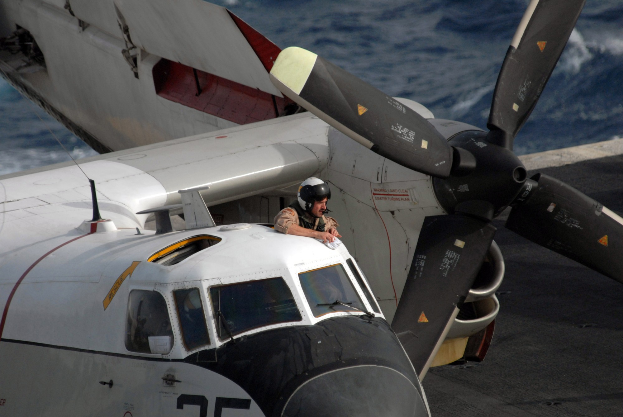 vrc-30 providers fleet logistics support squadron flelogsuppron grumman c-2a greyhound detachment uss ronald reagan cvn-76 173