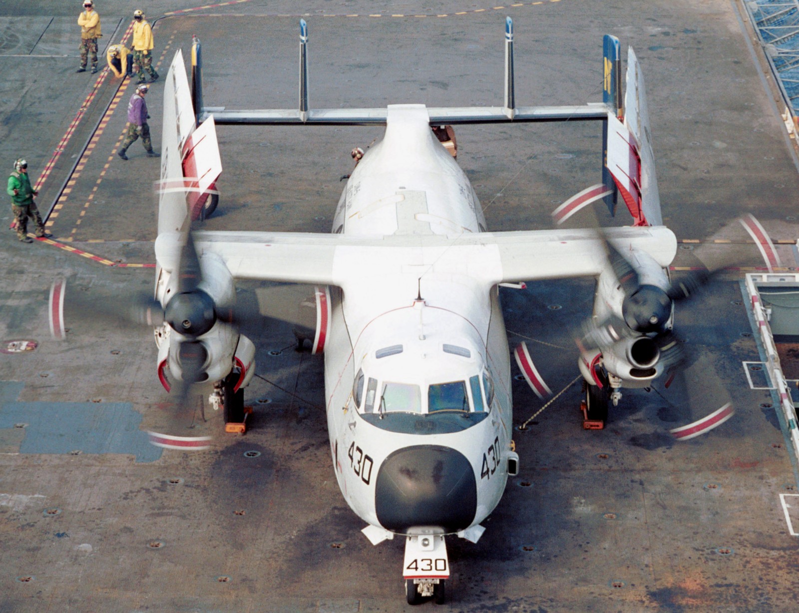 vrc-30 providers fleet logistics support squadron flelogsuppron grumman c-2a greyhound detachment uss kitty hawk cv-63 209