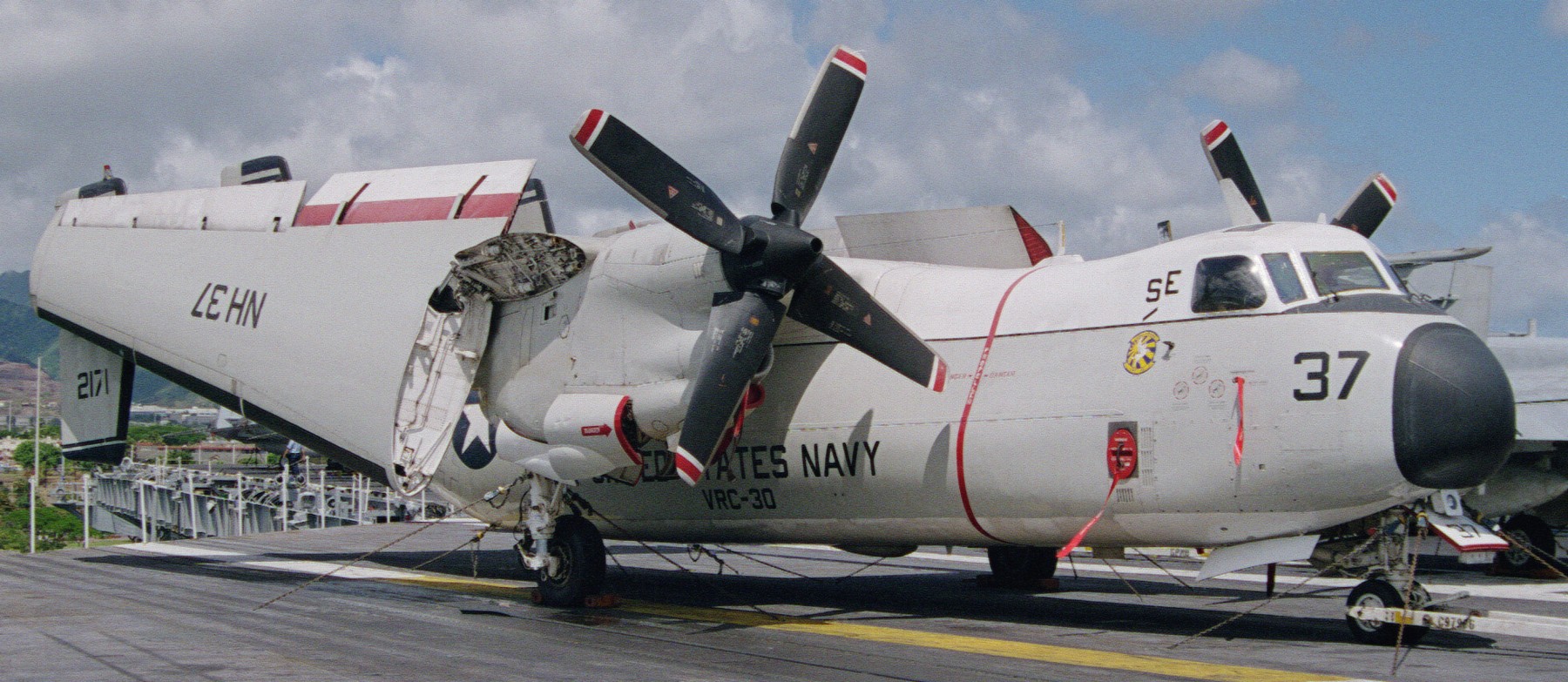 vrc-30 providers fleet logistics support squadron flelogsuppron grumman c-2a greyhound detachment uss abraham lincoln cvn-72 212