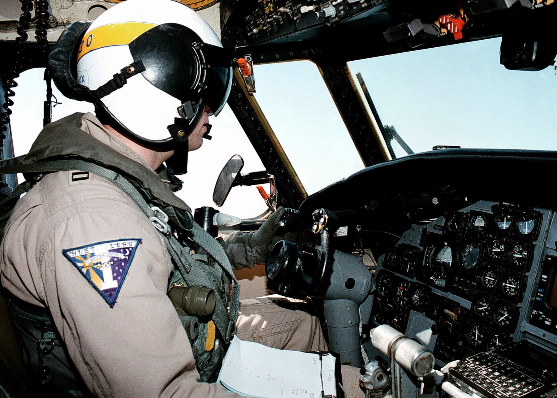 vrc-30 providers fleet logistics support squadron flelogsuppron grumman c-2a greyhound detachment uss abraham lincoln cvn-72 214 cockpit