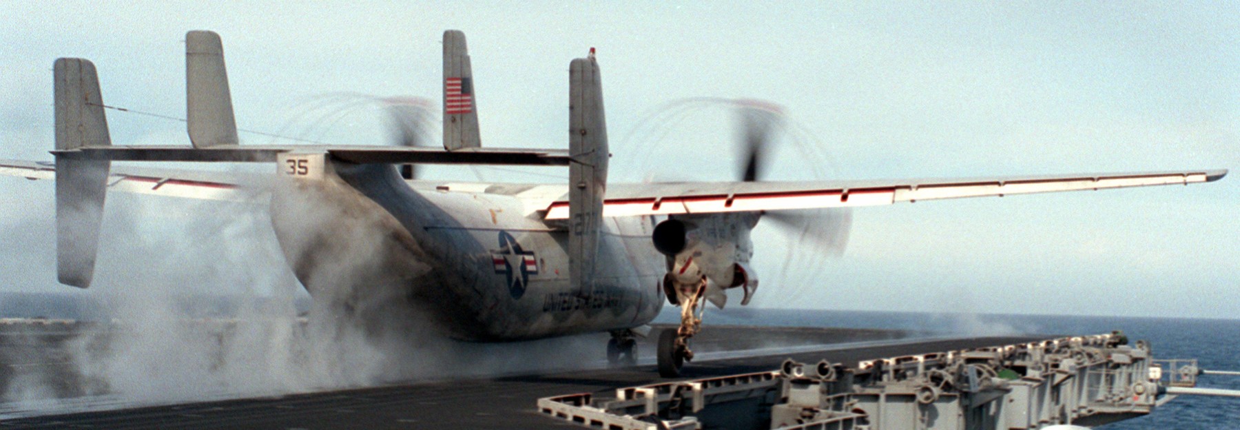 vrc-30 providers fleet logistics support squadron flelogsuppron grumman c-2a greyhound detachment uss abraham lincoln cvn-72 230
