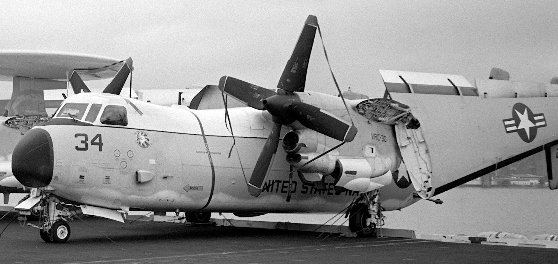 vrc-30 providers fleet logistics support squadron flelogsuppron grumman c-2a greyhound detachment uss abraham lincoln cvn-72 236