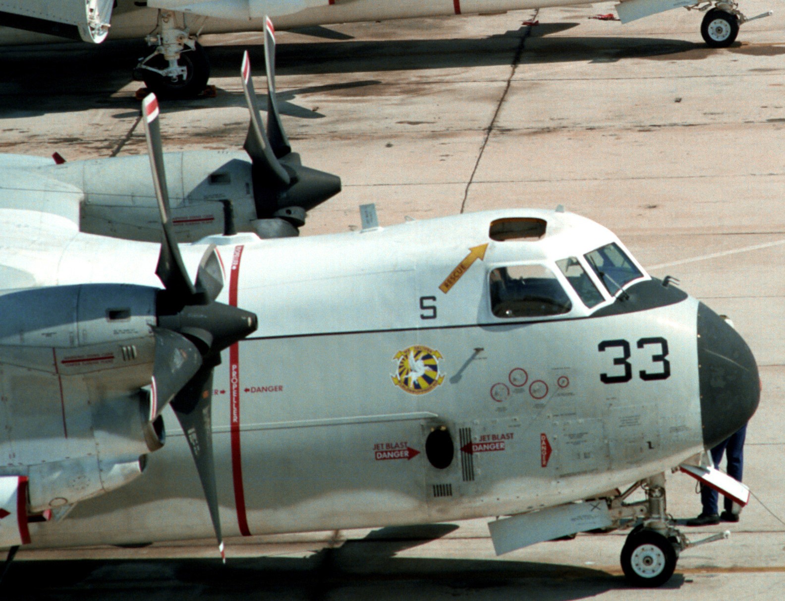 vrc-30 providers fleet logistics support squadron flelogsuppron grumman c-2a greyhound nas north island california 251