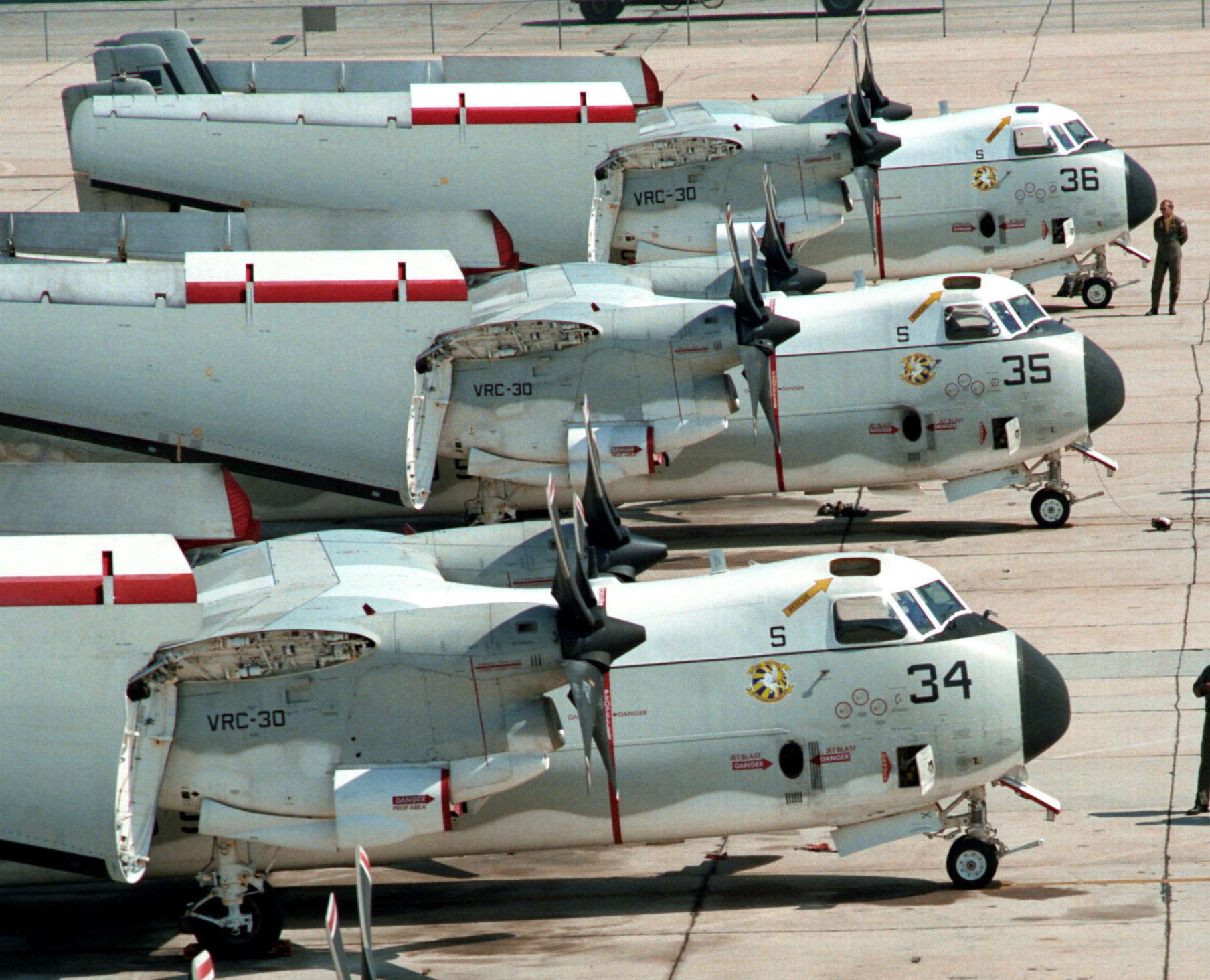 vrc-30 providers fleet logistics support squadron flelogsuppron grumman c-2a greyhound nas north island california 252
