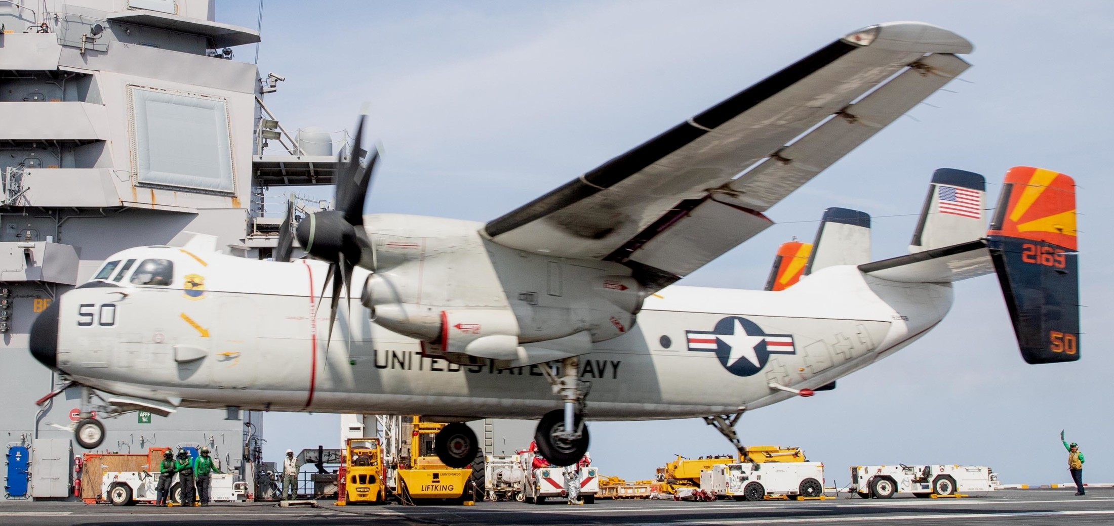 vrc-40 rawhides fleet logistics support squadron flelogsupron us navy grumman c-2a greyhound uss gerald r. ford cvn-78 04