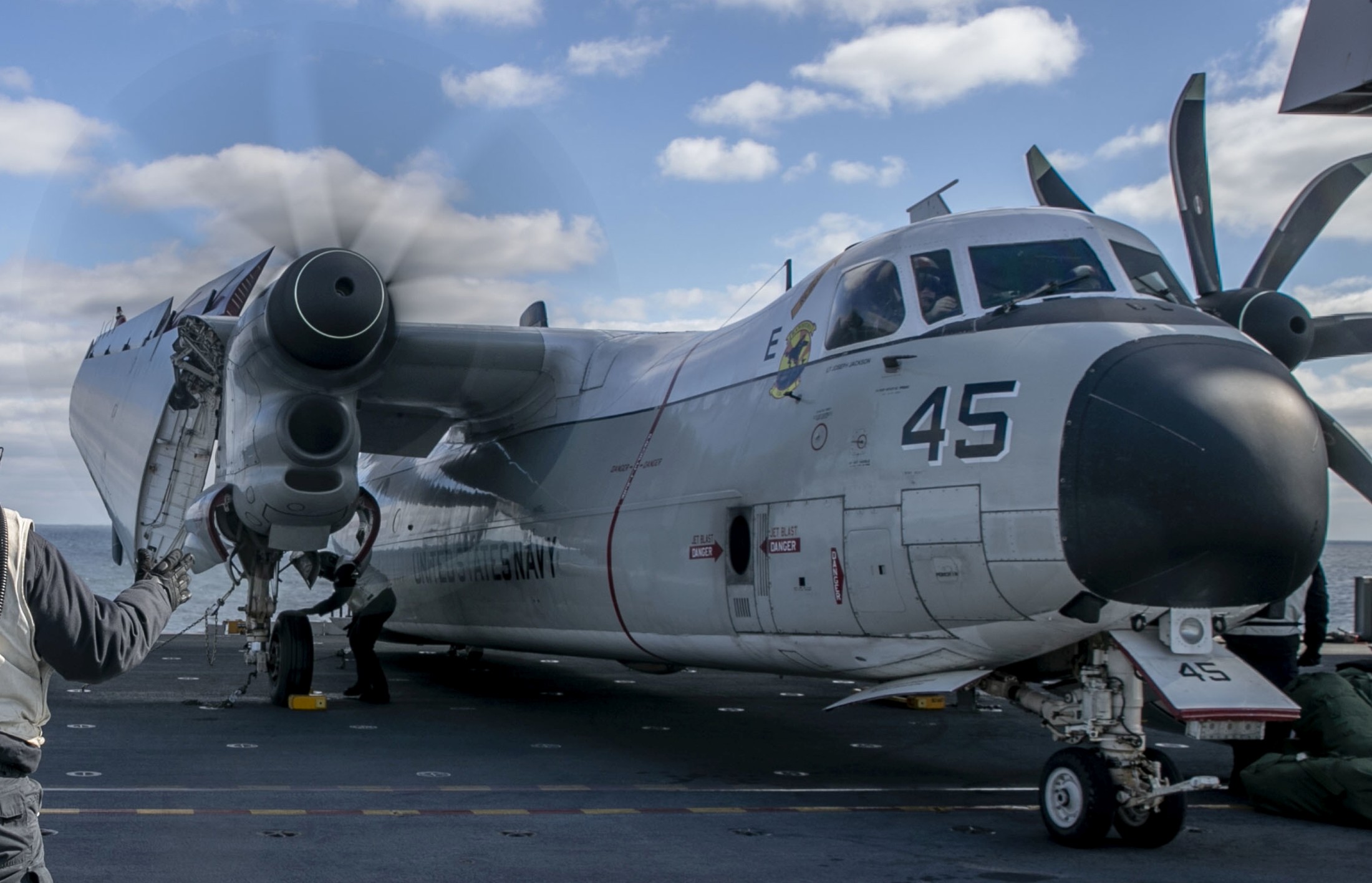 vrc-40 rawhides fleet logistics support squadron flelogsupron us navy grumman c-2a greyhound uss gerald r. ford cvn-78 06