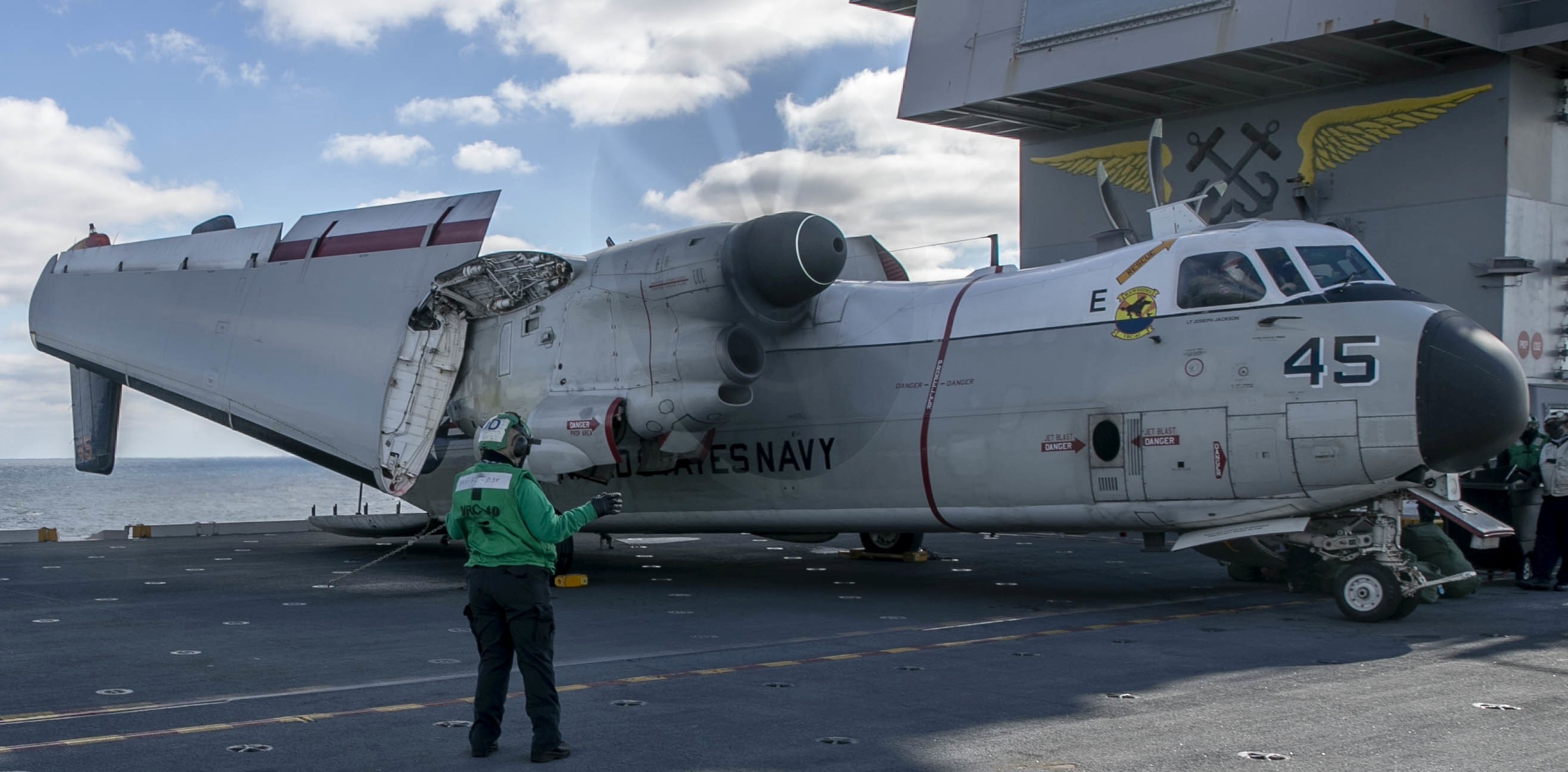 vrc-40 rawhides fleet logistics support squadron flelogsupron us navy grumman c-2a greyhound uss gerald r. ford cvn-78 07