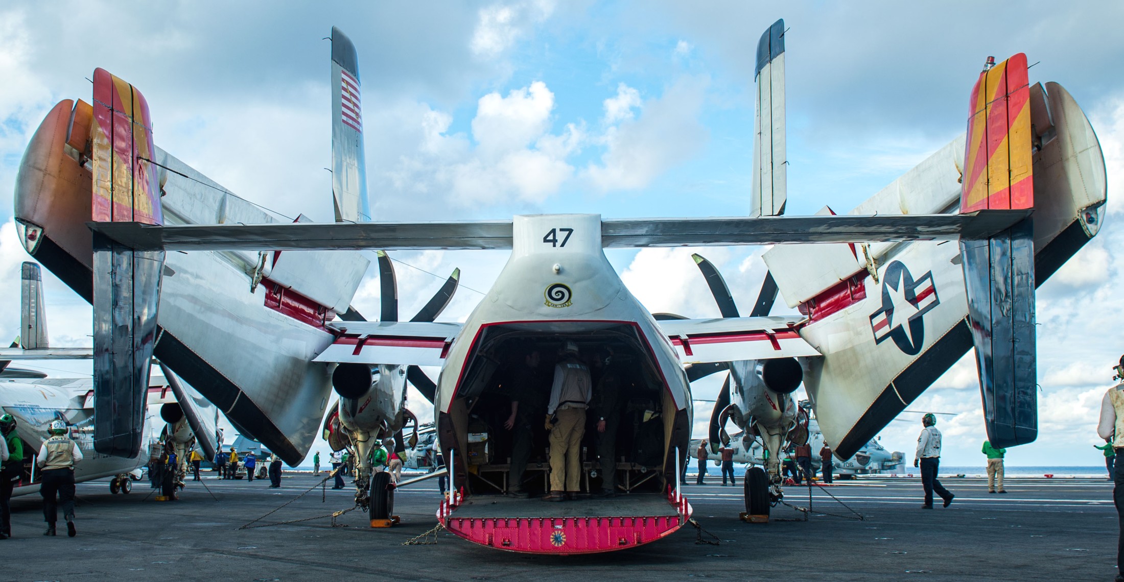 vrc-40 rawhides fleet logistics support squadron flelogsupron us navy grumman c-2a greyhound uss dwight d. eisenhower cvn-69 10