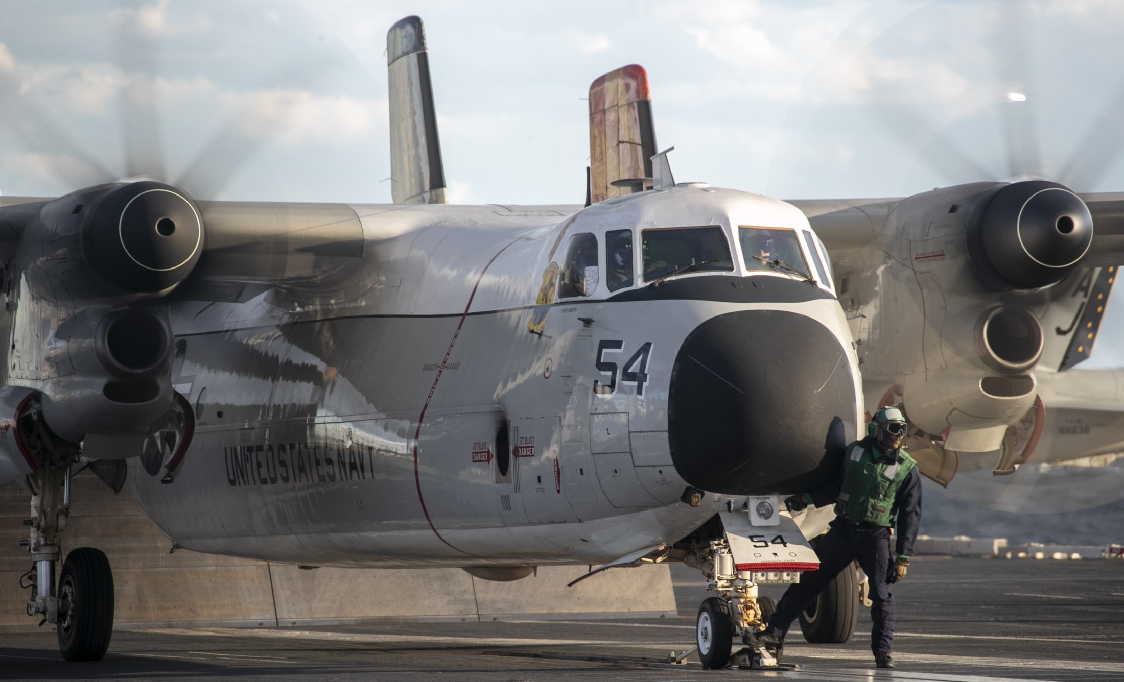 vrc-40 rawhides fleet logistics support squadron flelogsupron us navy grumman c-2a greyhound uss gerald r. ford cvn-78 11