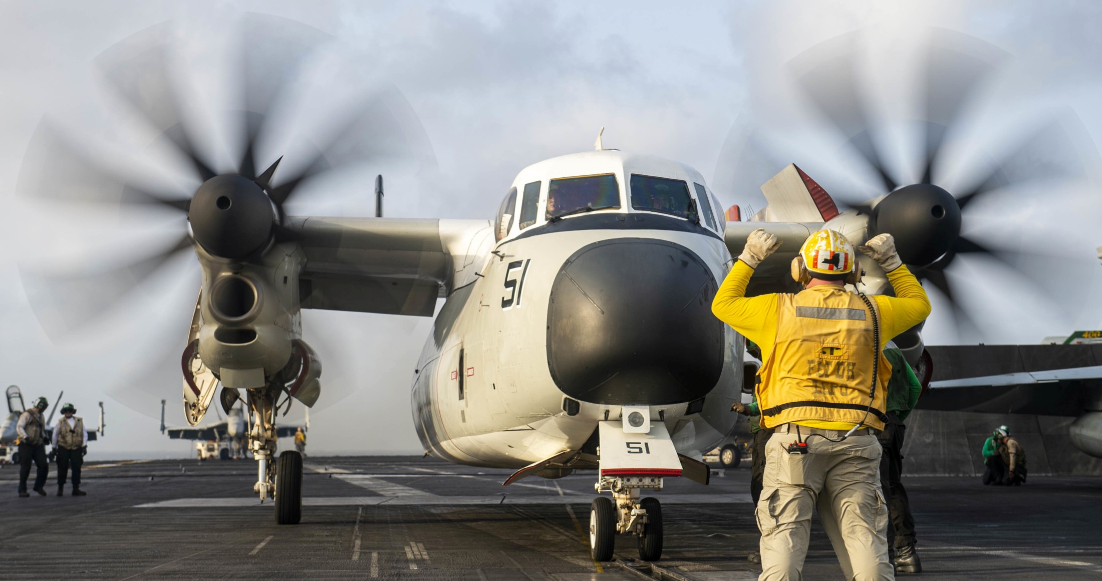 vrc-40 rawhides fleet logistics support squadron flelogsupron us navy grumman c-2a greyhound uss dwight d. eisenhower cvn-69 24