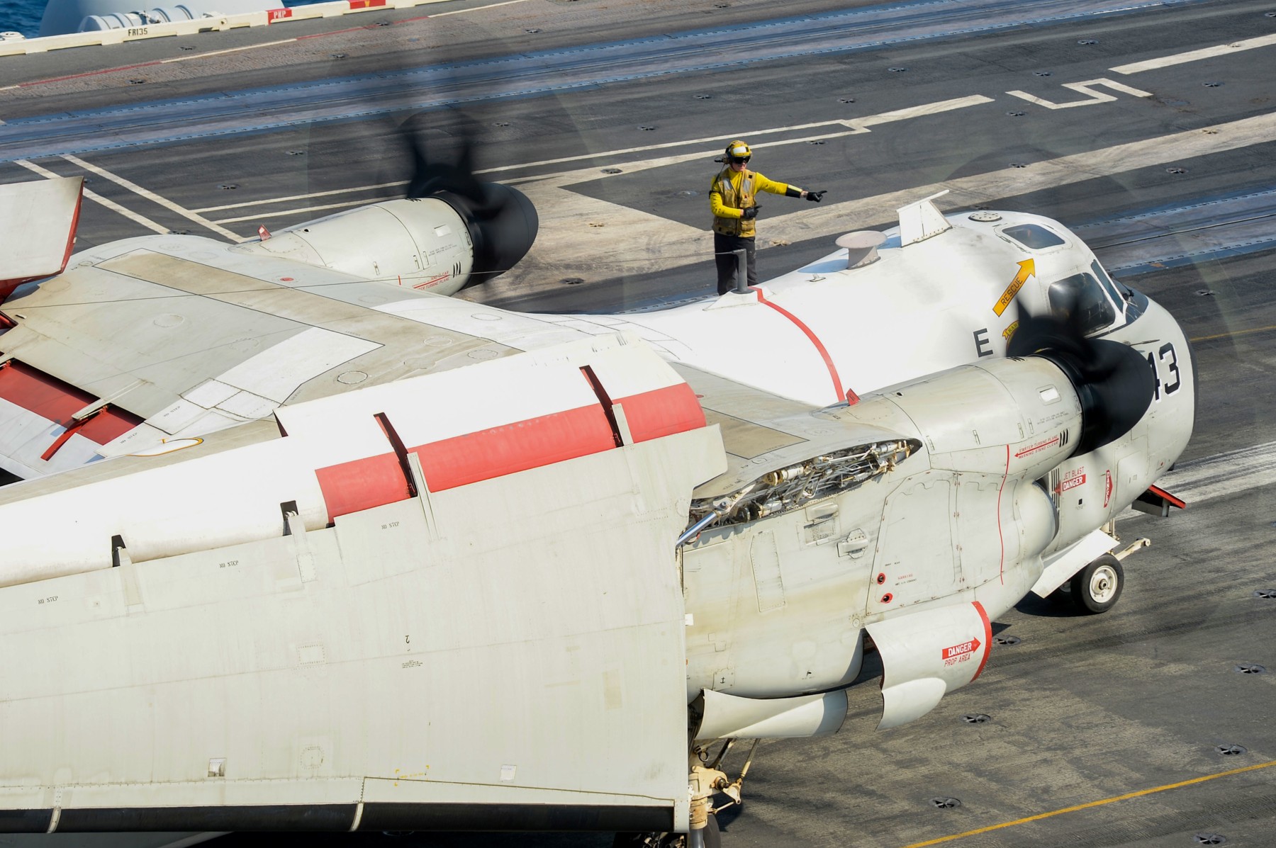 vrc-40 rawhides fleet logistics support squadron flelogsupron us navy grumman c-2a greyhound uss harry s. truman cvn-75 33