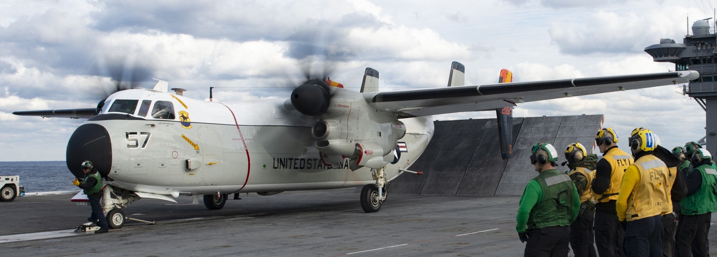 vrc-40 rawhides fleet logistics support squadron flelogsupron us navy grumman c-2a greyhound uss dwight d. eisenhower cvn-69 38